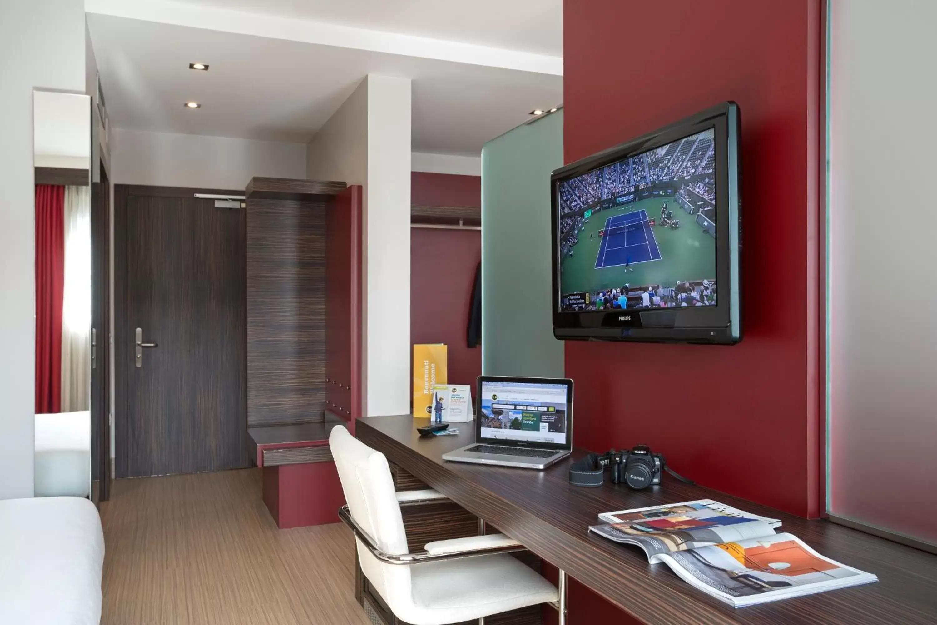 TV and multimedia, TV/Entertainment Center in B&B Hotel Trento