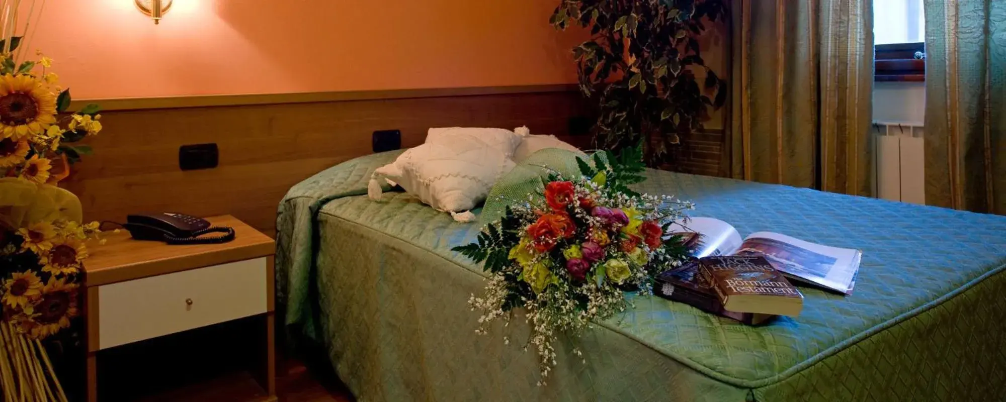 Bedroom, Bed in Hotel Ristorante Tre Leoni