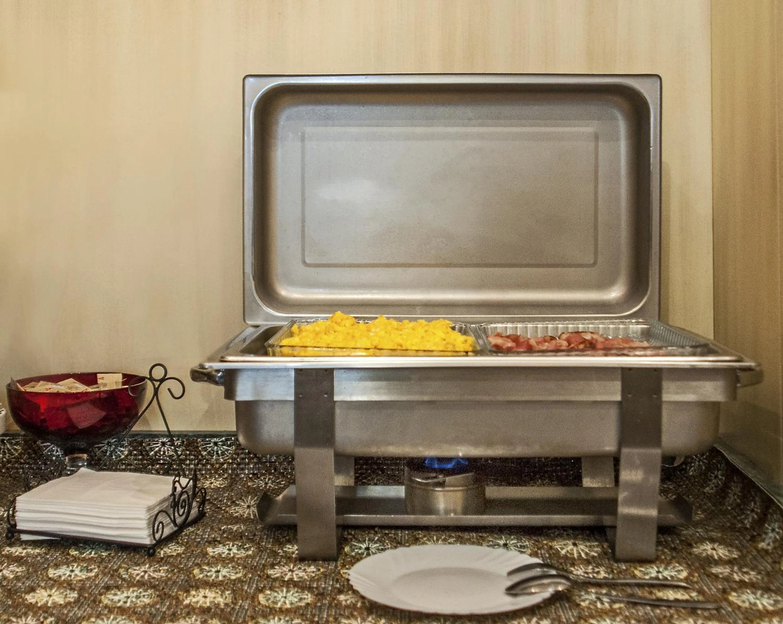 Restaurant/places to eat in Hotel Eden