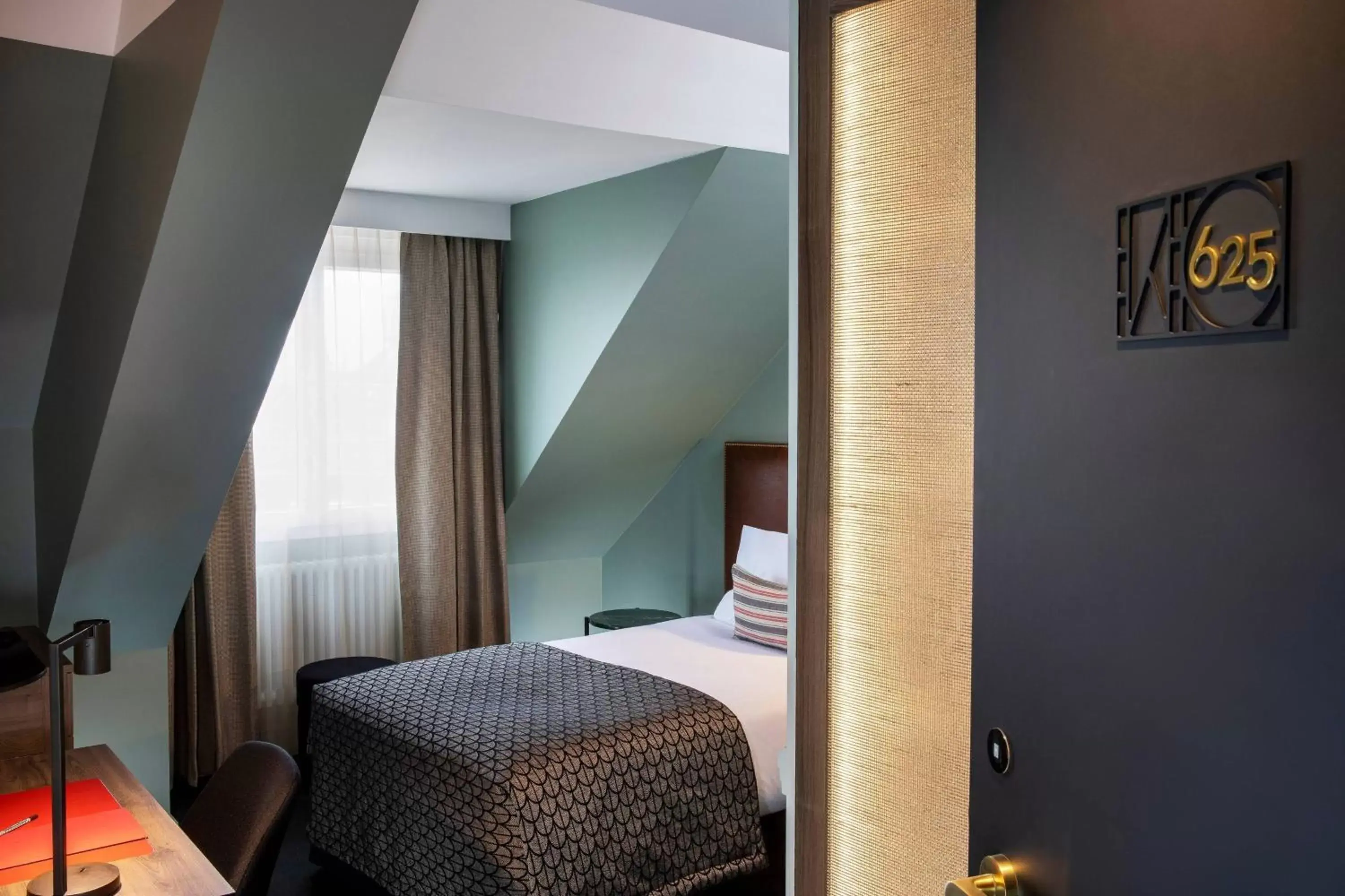 Photo of the whole room, Bed in Maison Rouge Strasbourg Hotel & Spa, Autograph Collection