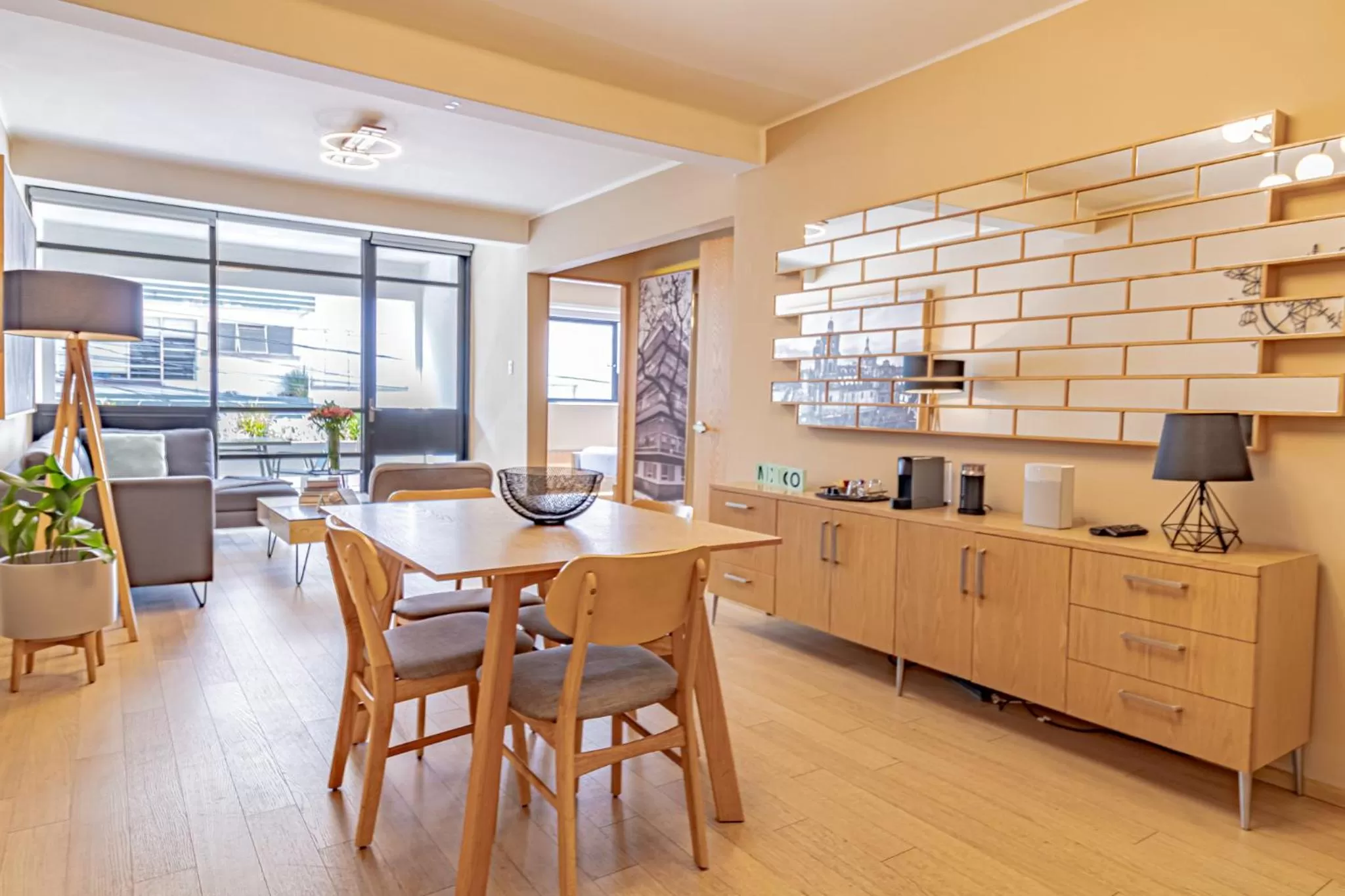 Dining area in Mi Zona Lodging WTC
