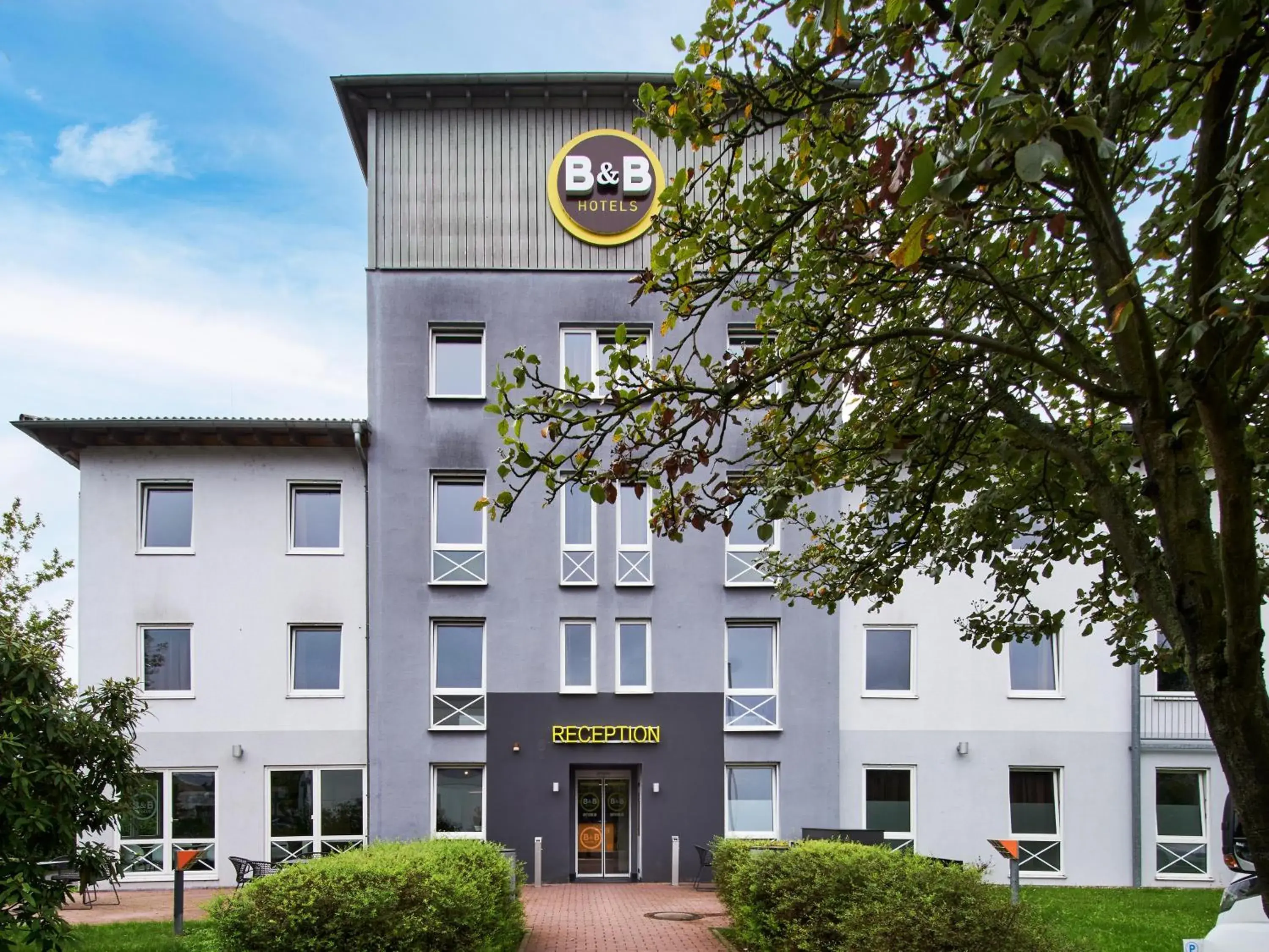 Property Building in B&B Hotel Offenbach-Süd