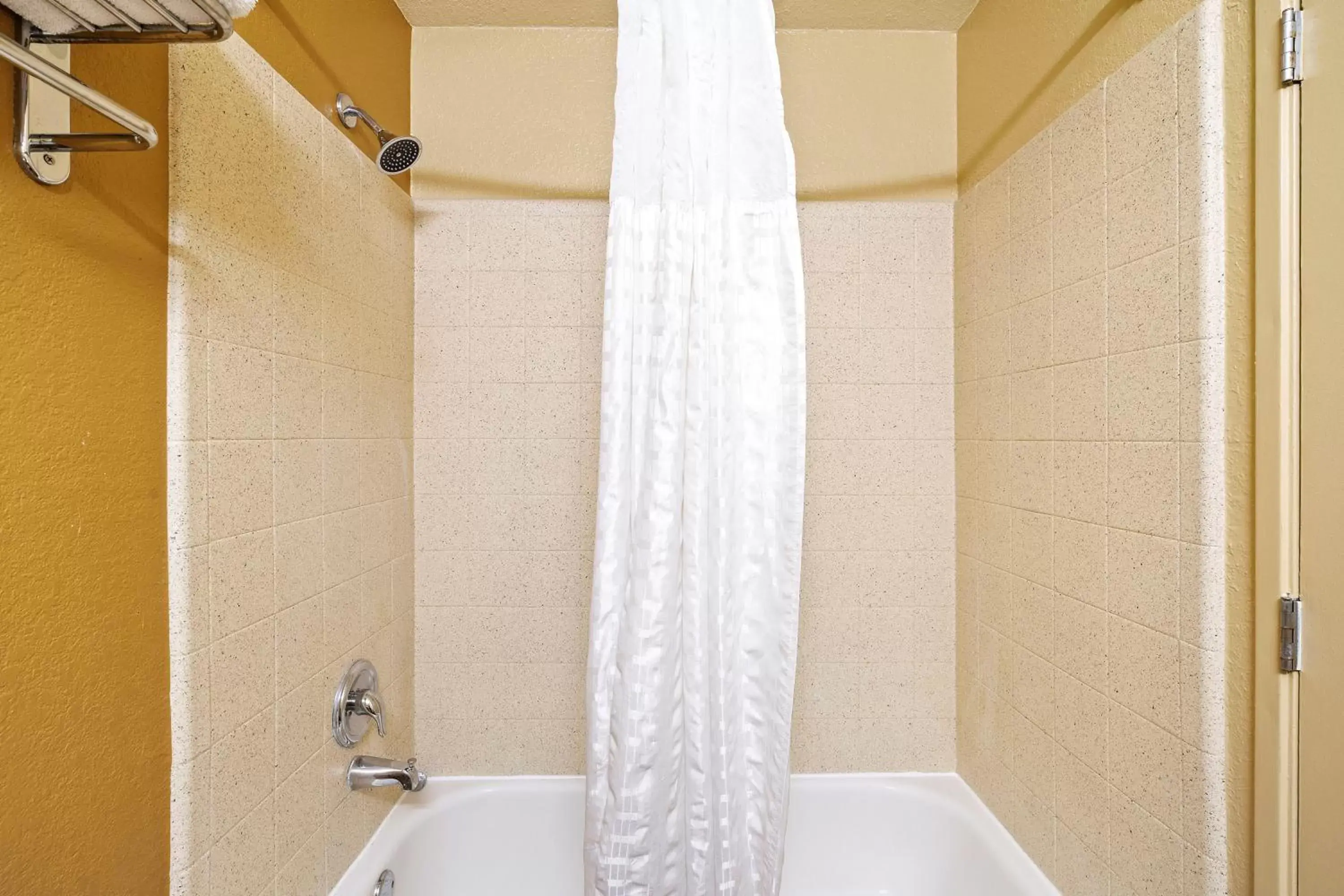 Bathroom in Extended Stay America Suites - Washington, DC - Falls Church - Merrifield