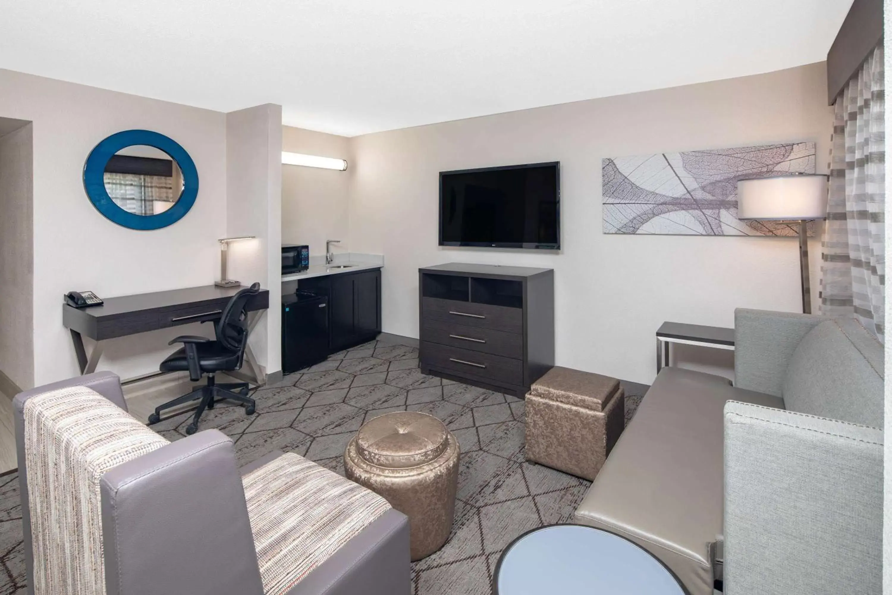 Photo of the whole room, TV/Entertainment Center in Wingate by Wyndham Greenville Airport