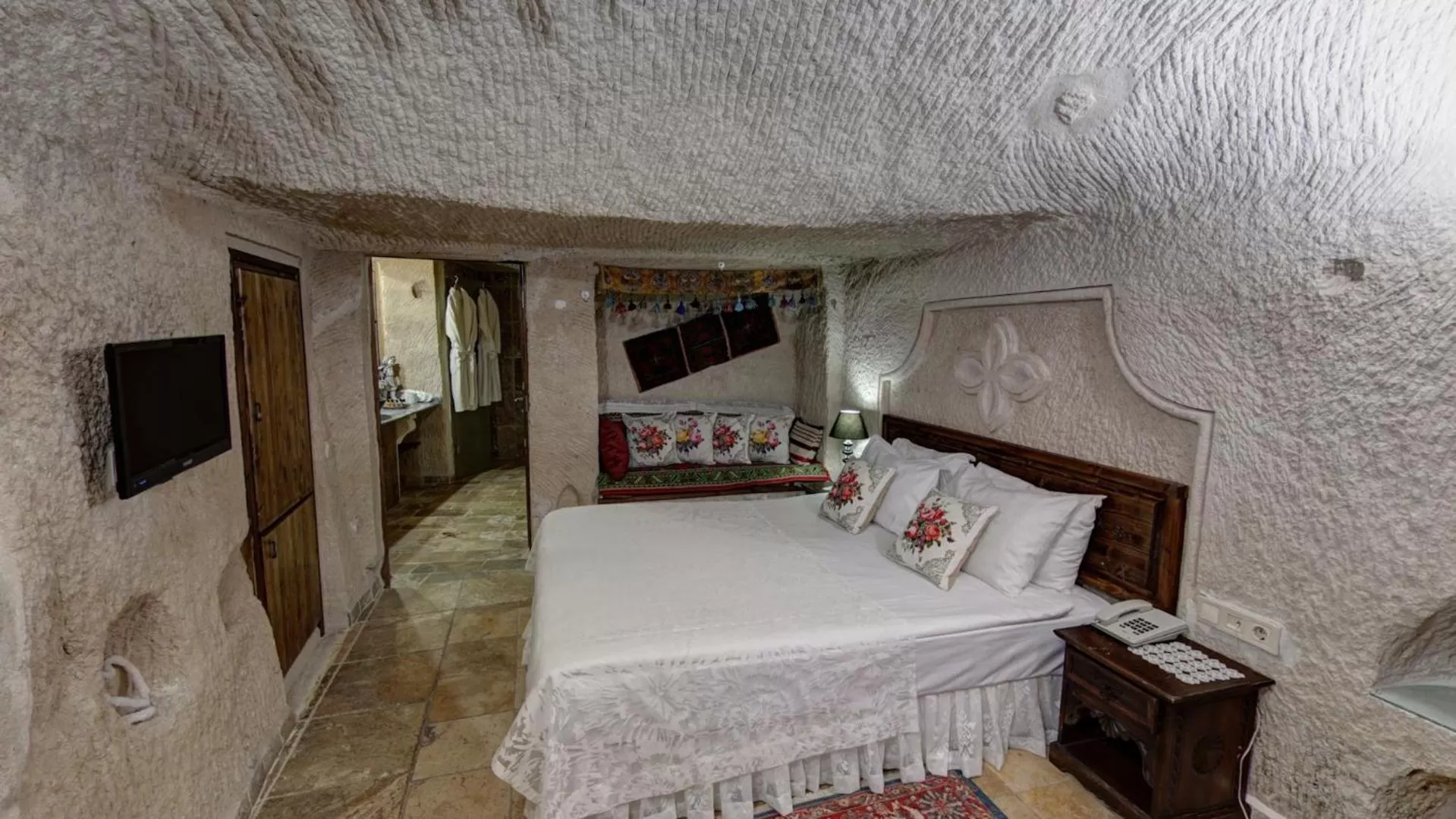 Bed in Roc Of Cappadocia