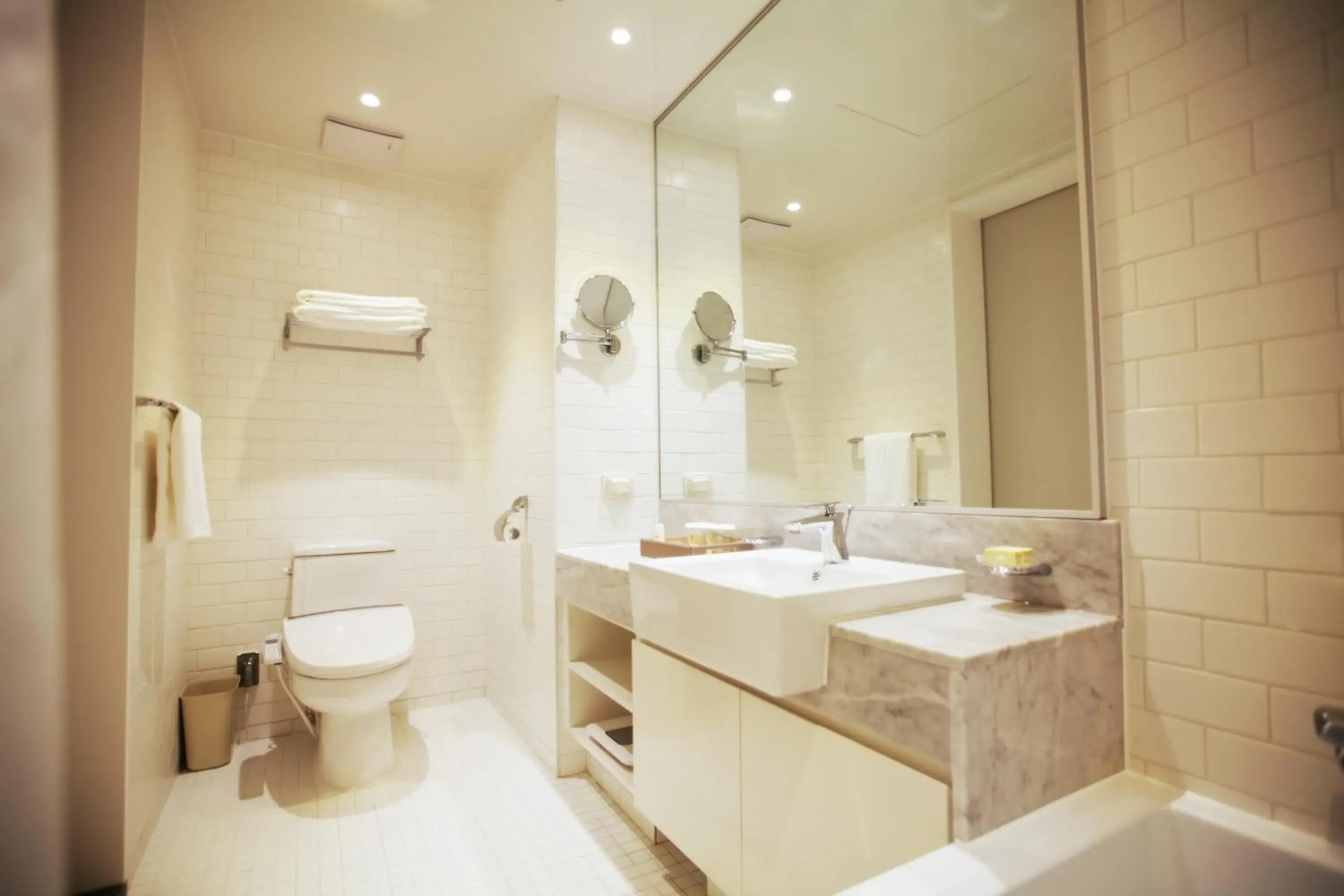 Shower, Bathroom in Hotel Sumorum