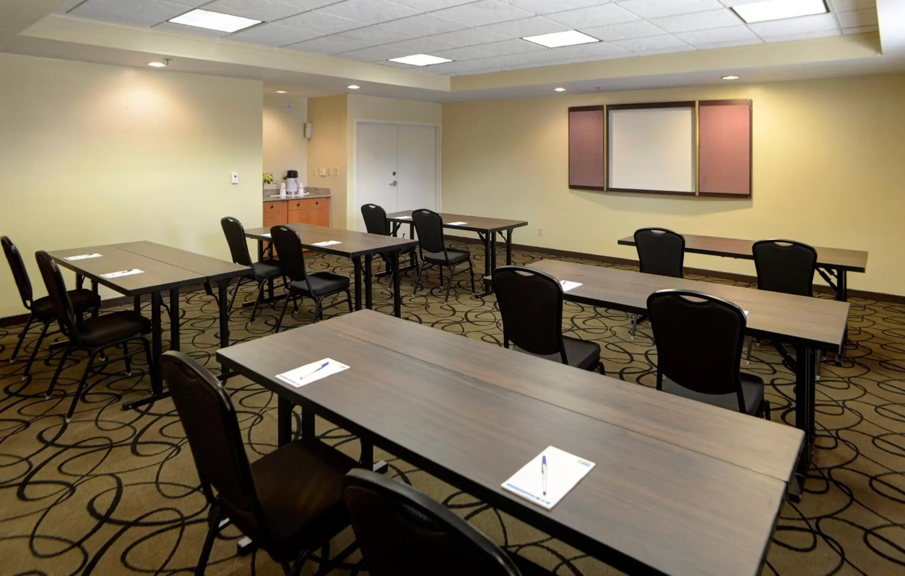 Meeting/conference room in Holiday Inn Express Indianapolis South, an IHG Hotel