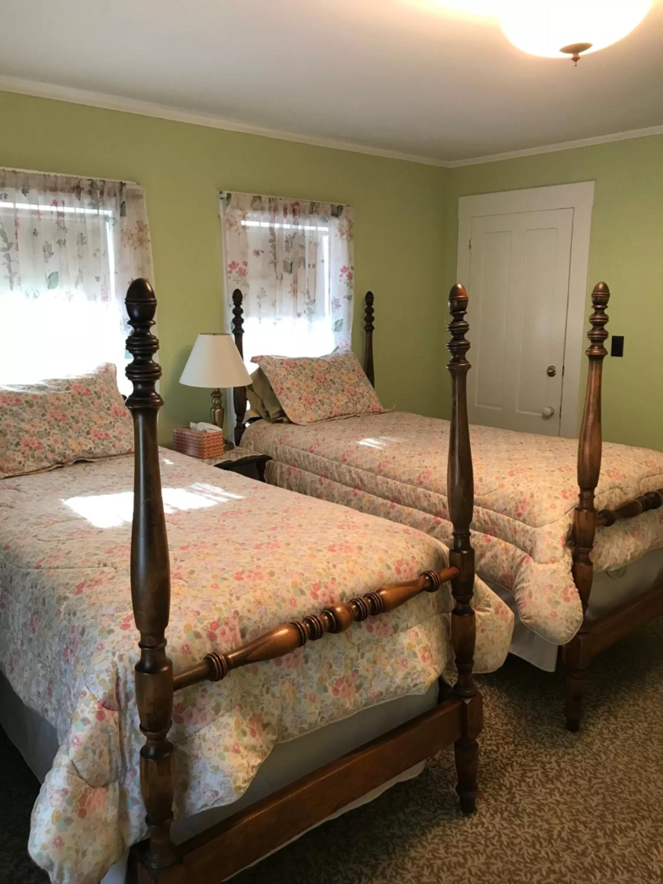 Bed in Maple Hill Farm Bed & Breakfast