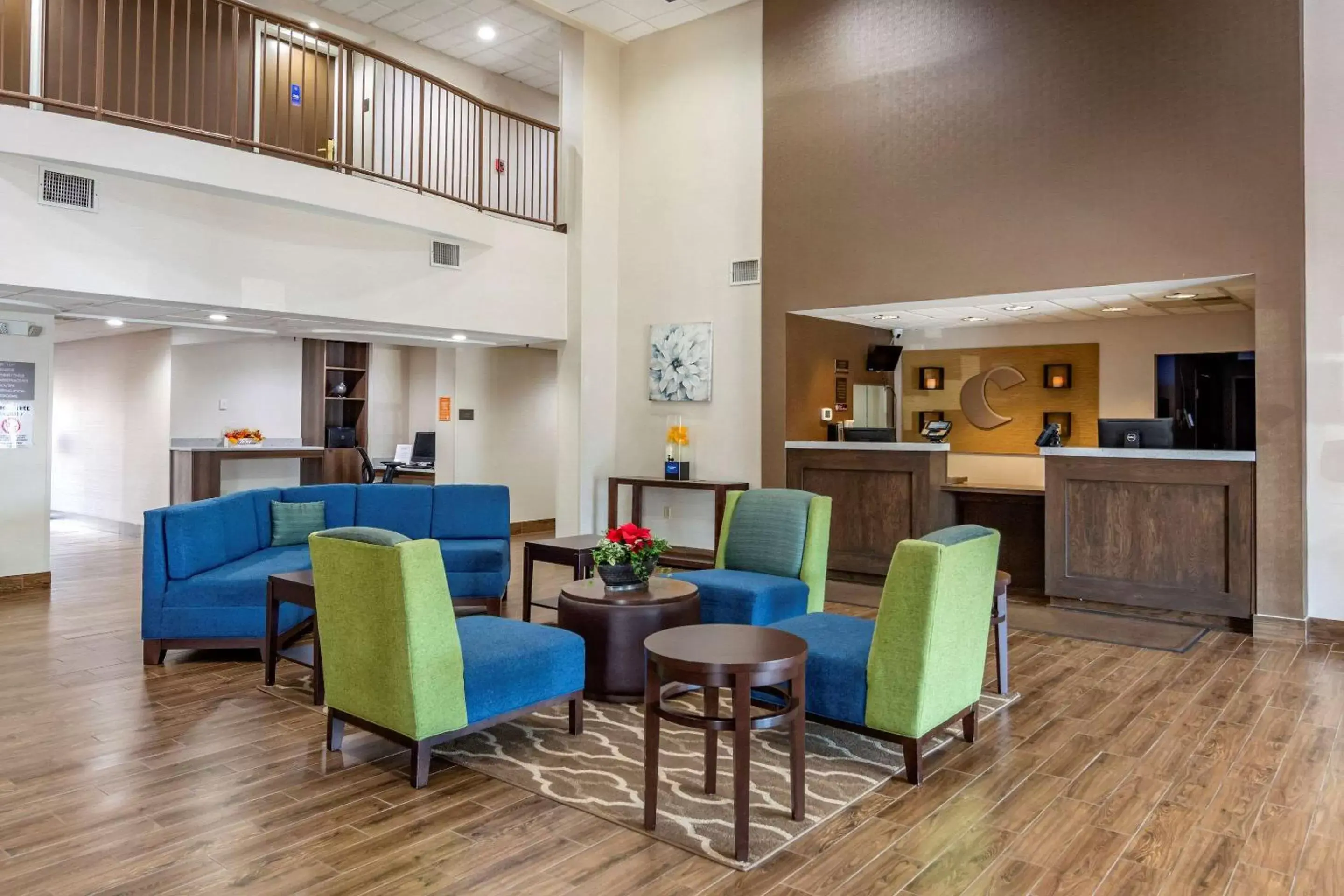 Lobby or reception, Lounge/Bar in Comfort Suites Southpark