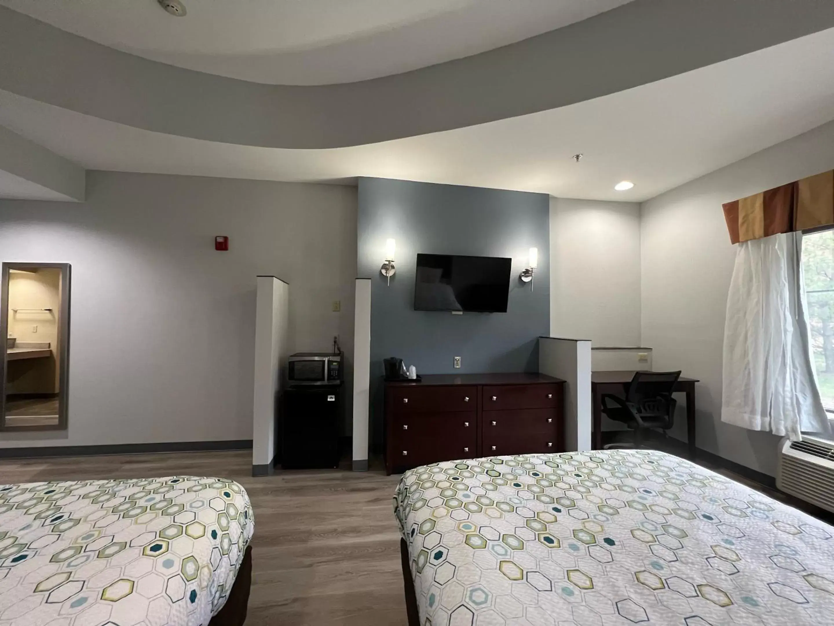 Photo of the whole room, Bed in HomeTowne Studios & Suites Washington Photo of the whole room, Bed in HomeTowne Studios & Suites Washington