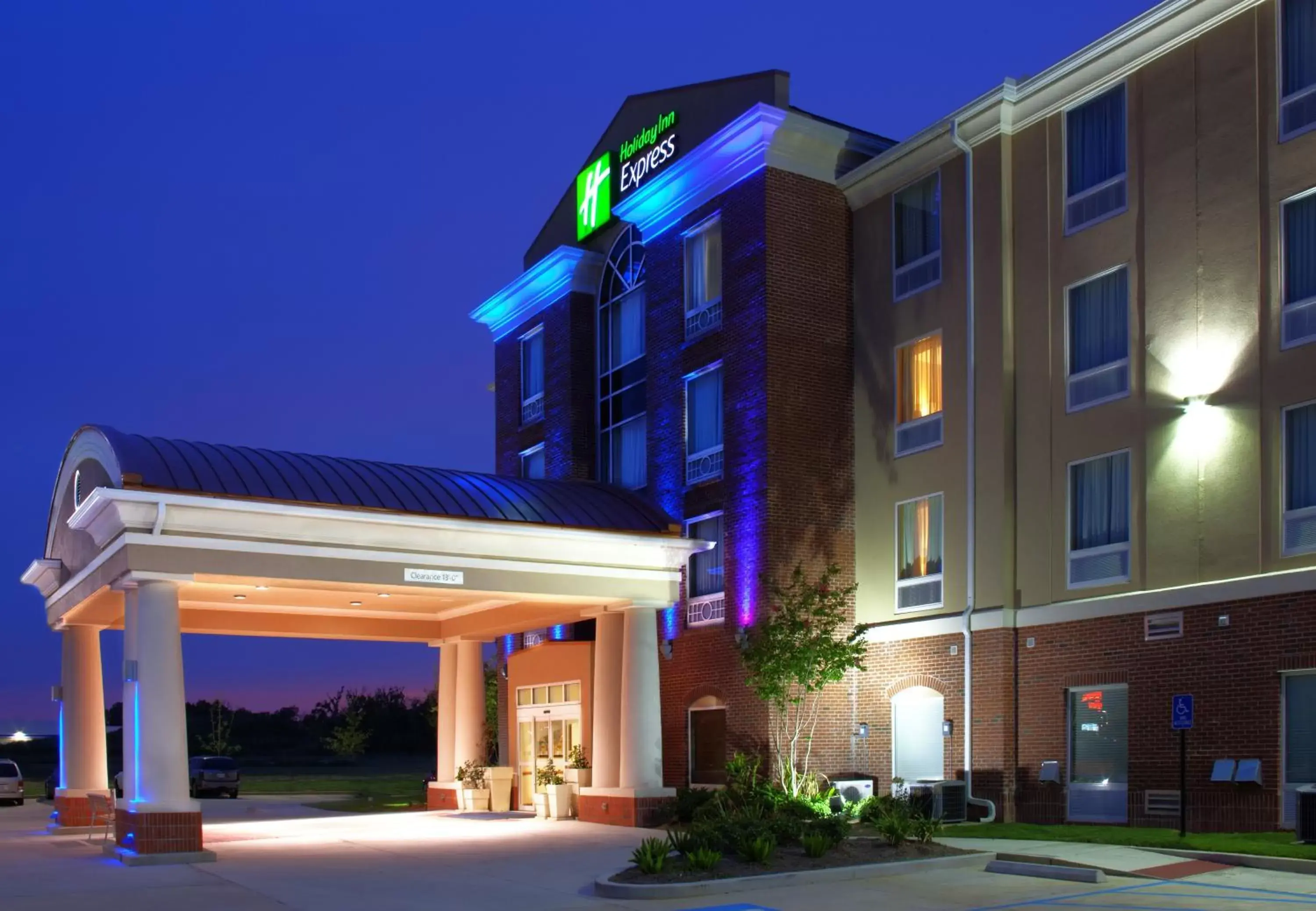 Property Building in Holiday Inn Express & Suites Baton Rouge East, an IHG Hotel