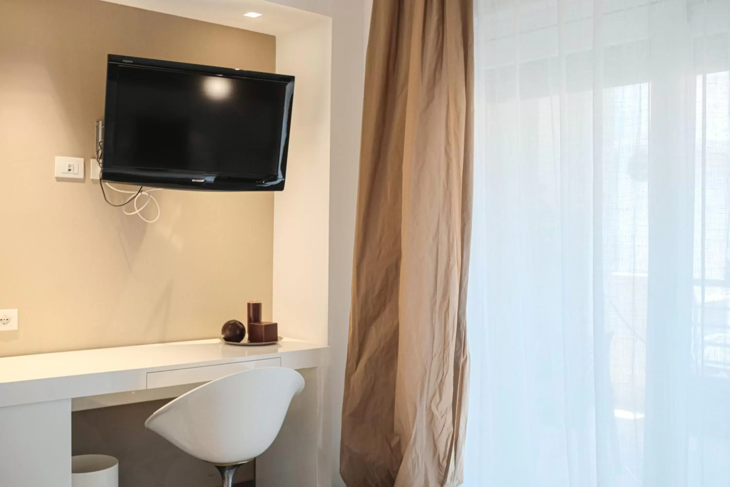 Bathroom, TV/Entertainment Center in Maison R Boutique