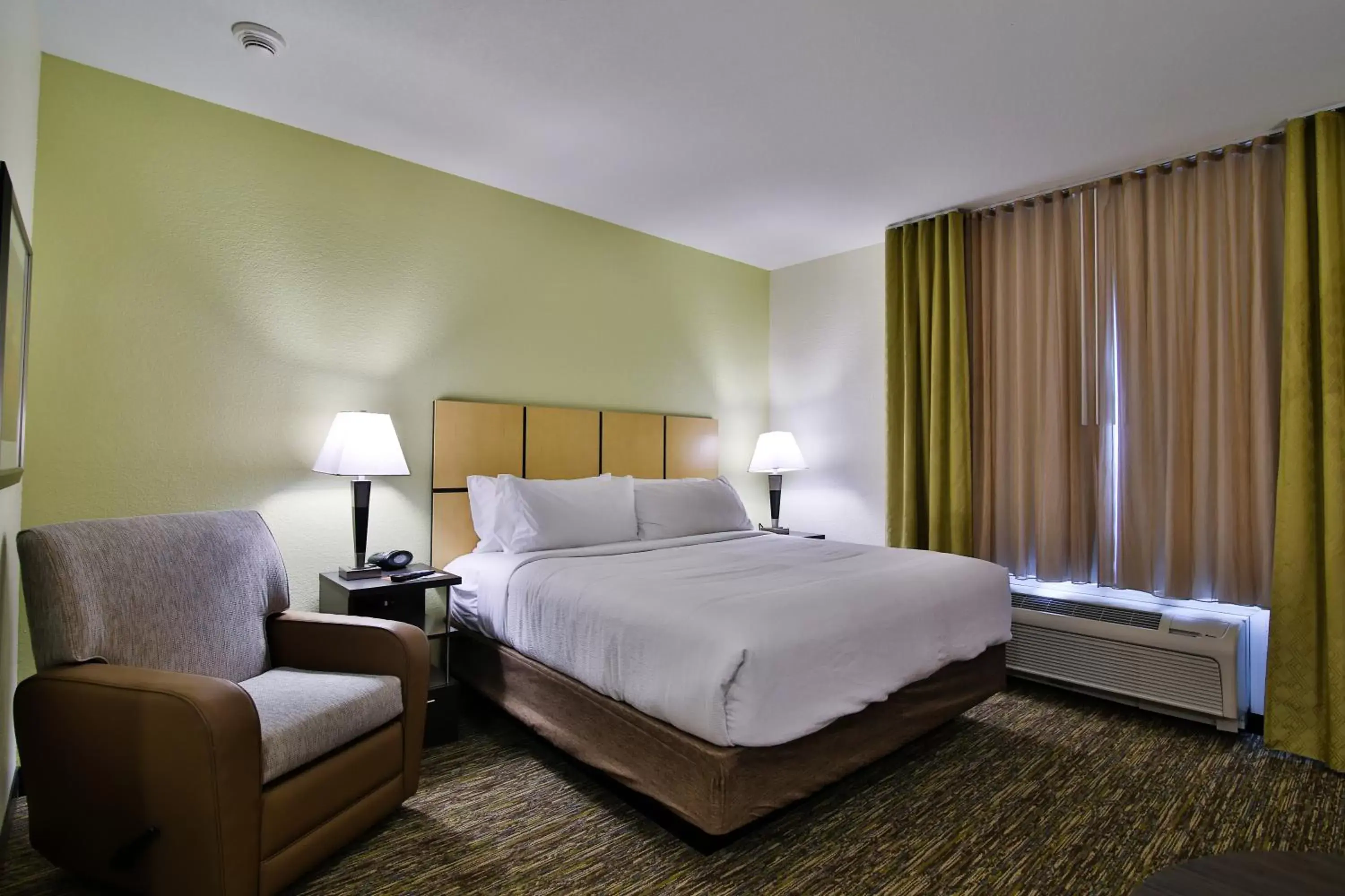 Bedroom, Bed in Candlewood Suites Bismarck