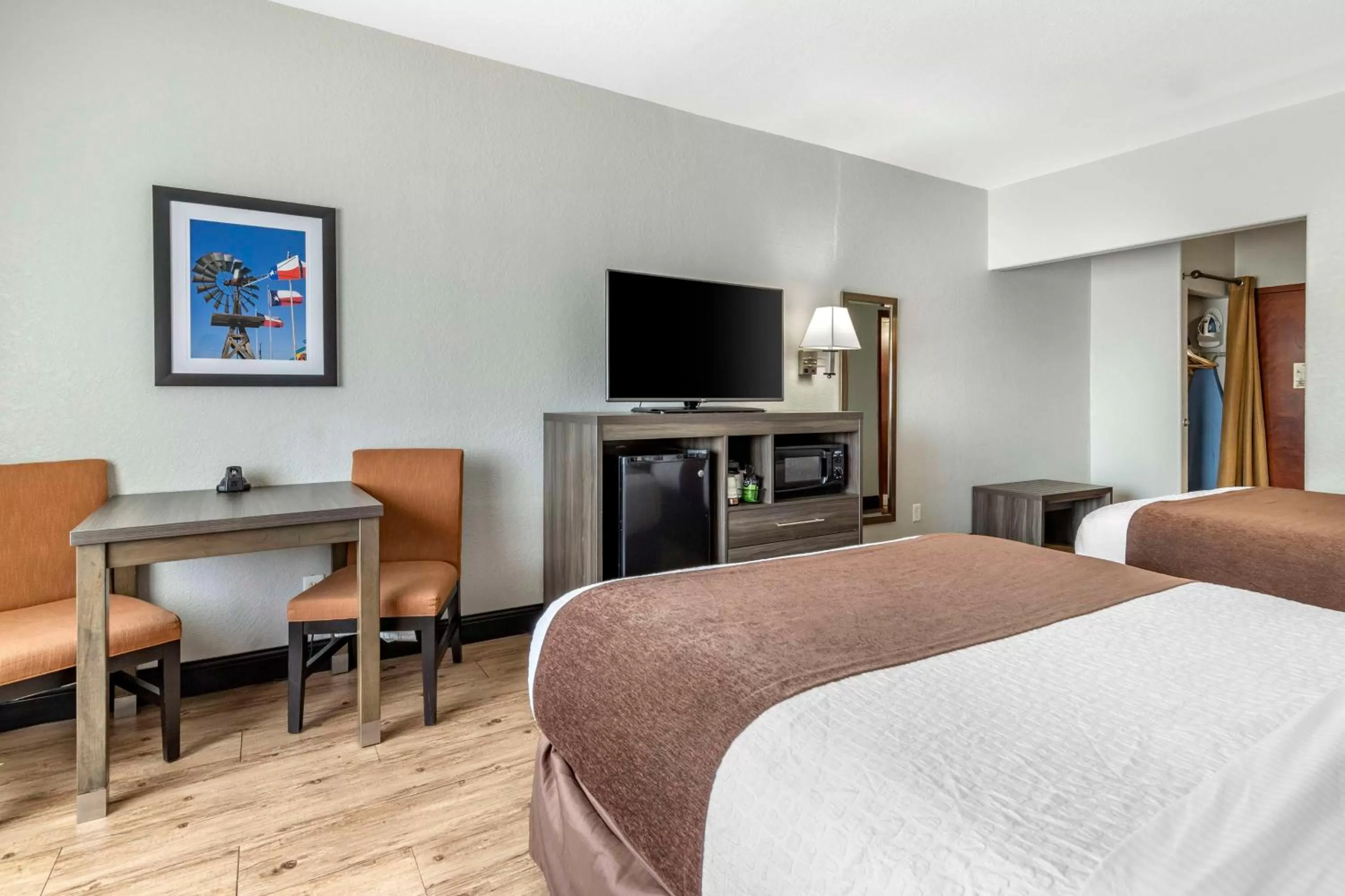 Bedroom, Bed in Best Western Plus Victoria Inn & Suites