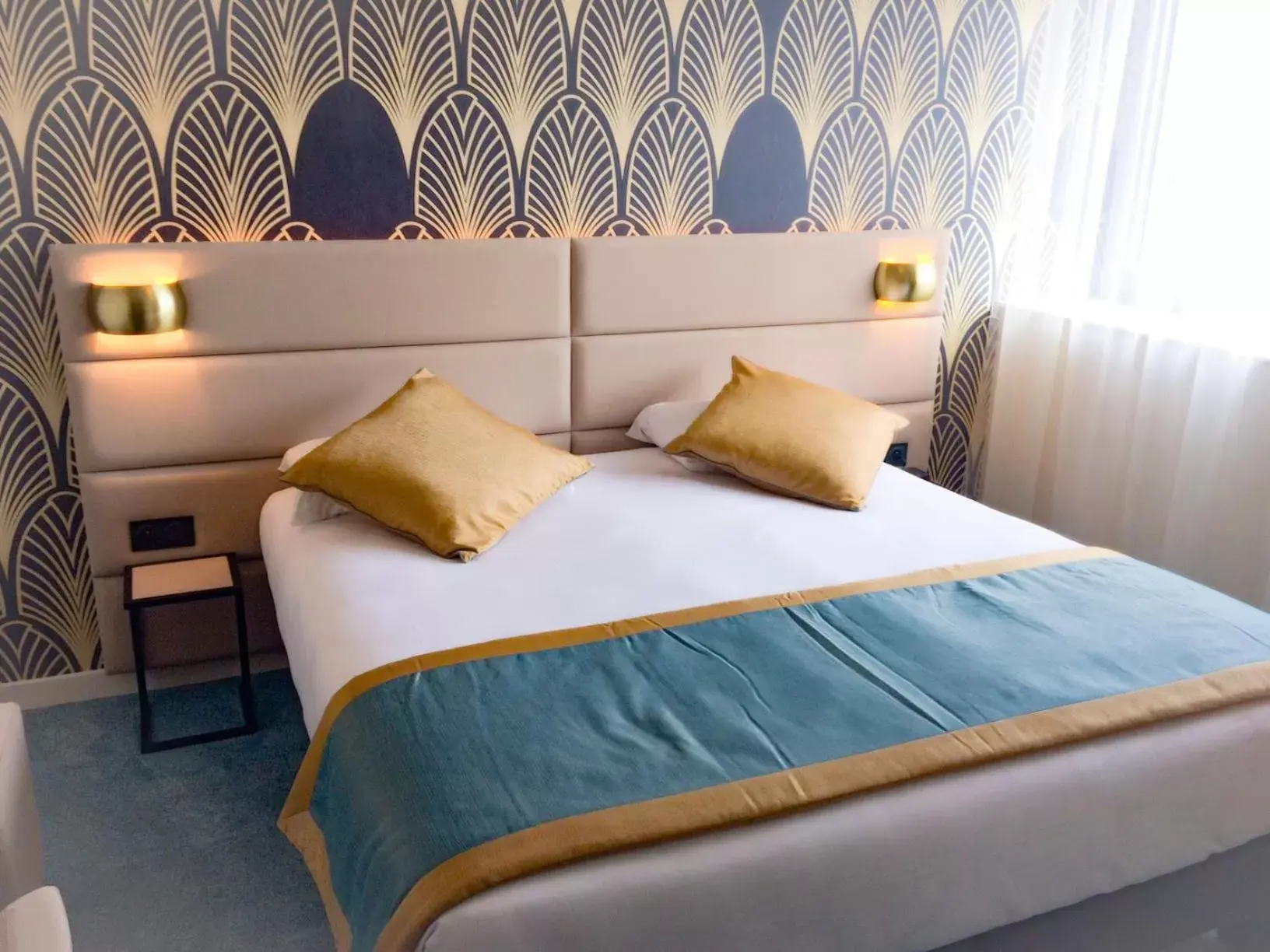 Bed in Best Western Hôtel Journel Paris Sud