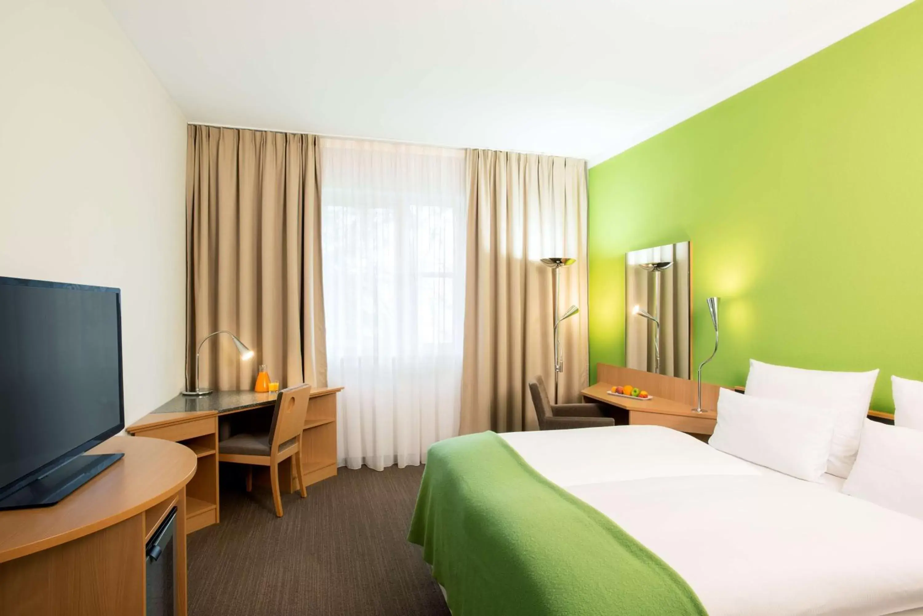 Standard Double or Twin Room Free Parking Promo in NH München Messe Standard Double or Twin Room Free Parking Promo in NH München Messe