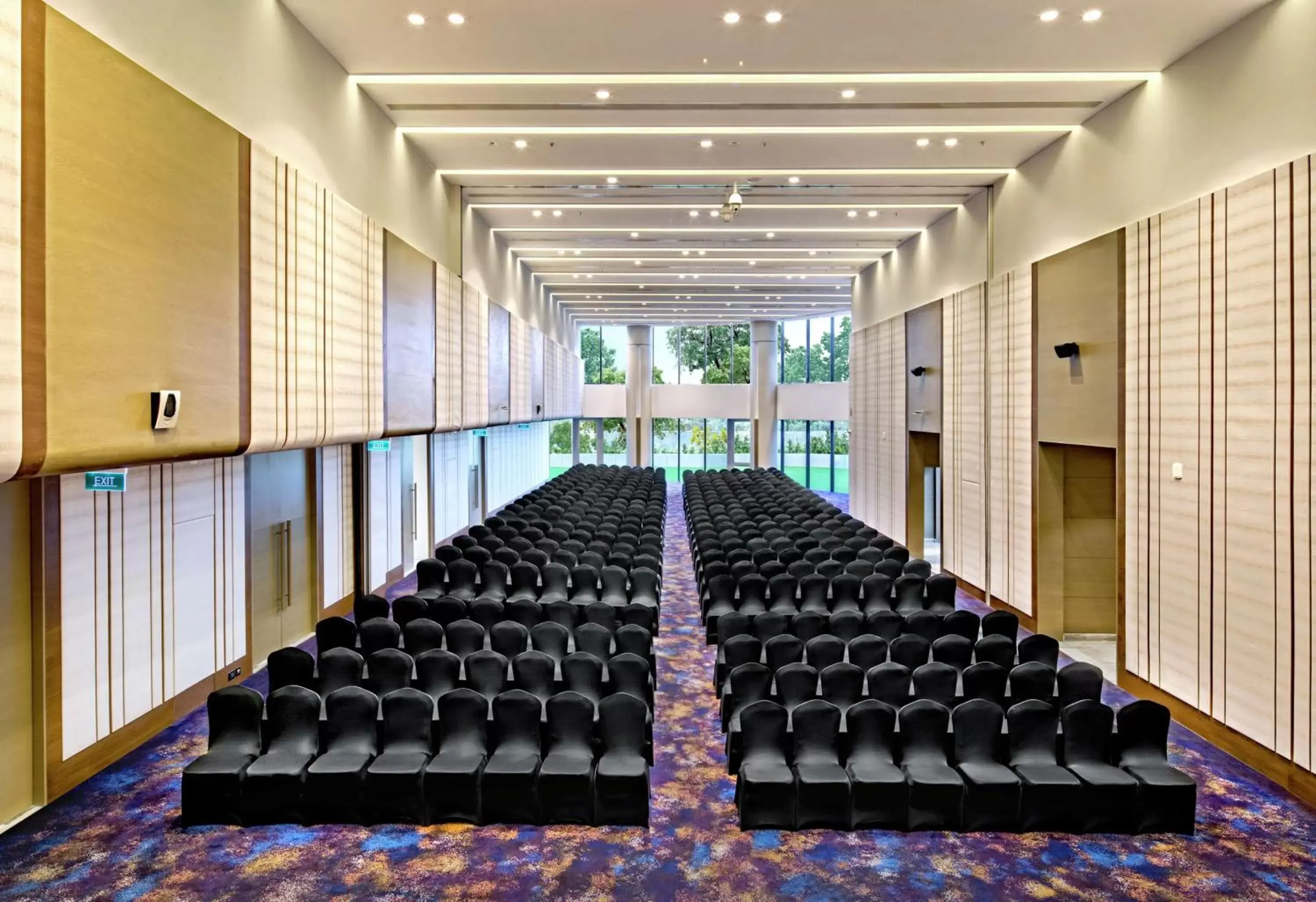 Meeting/conference room in DoubleTree by Hilton Ahmedabad