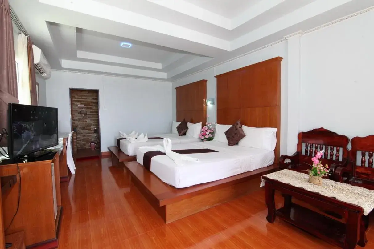 Bed in Lanta Paradise Beach Resort