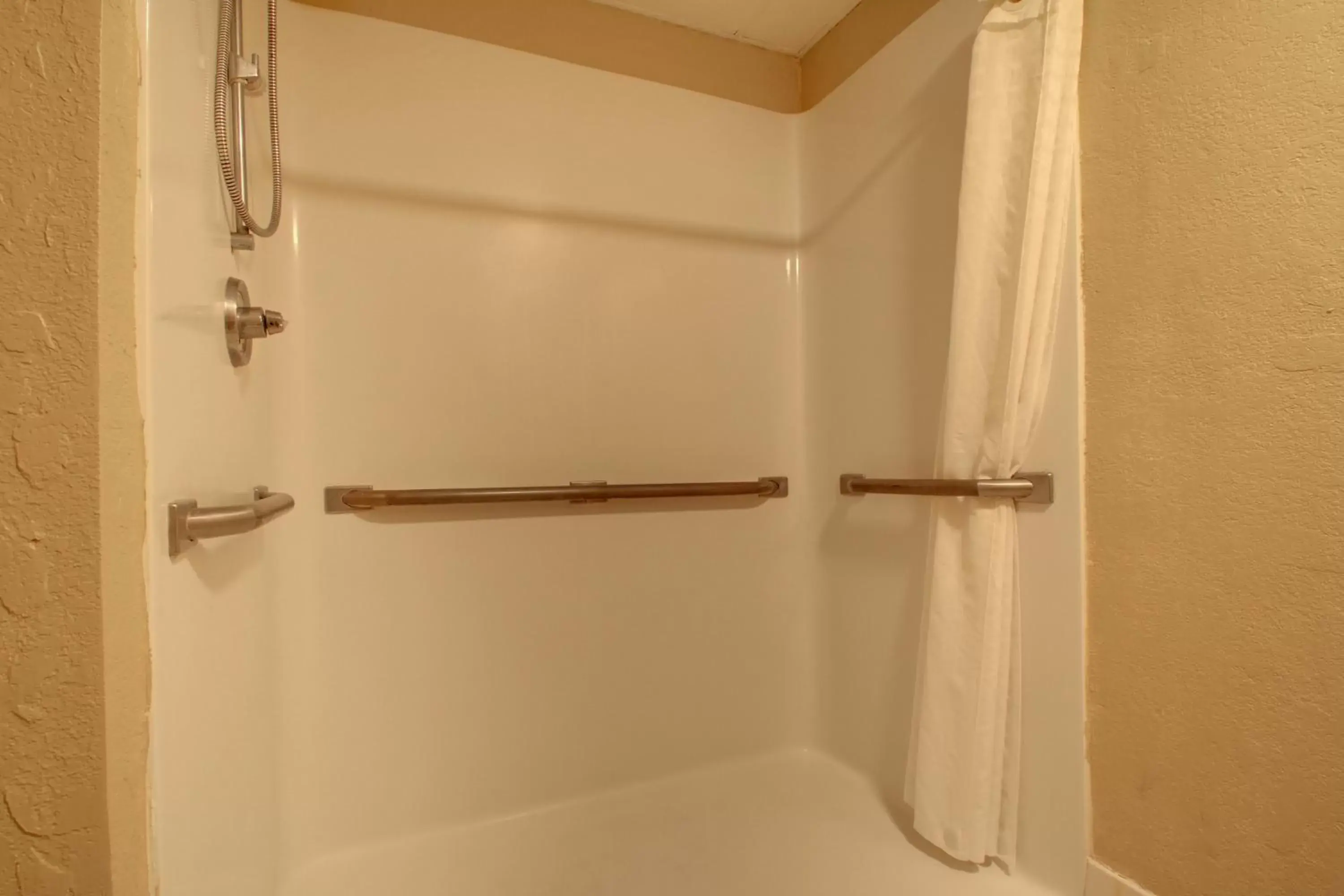 Shower, Bathroom in Key West Inn - Baxley