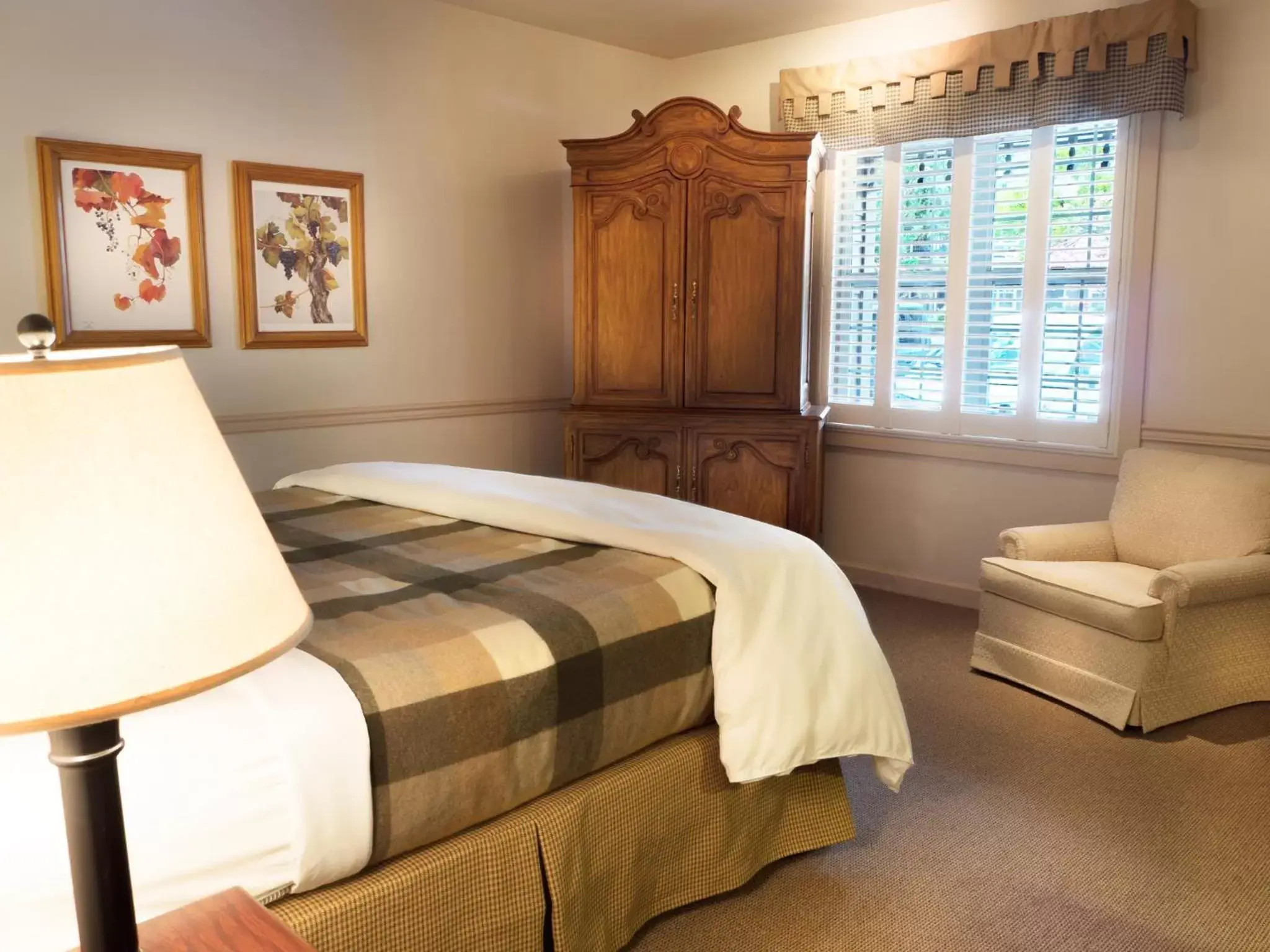 King Room - single occupancy in Wine Country Inn King Room - single occupancy in Wine Country Inn
