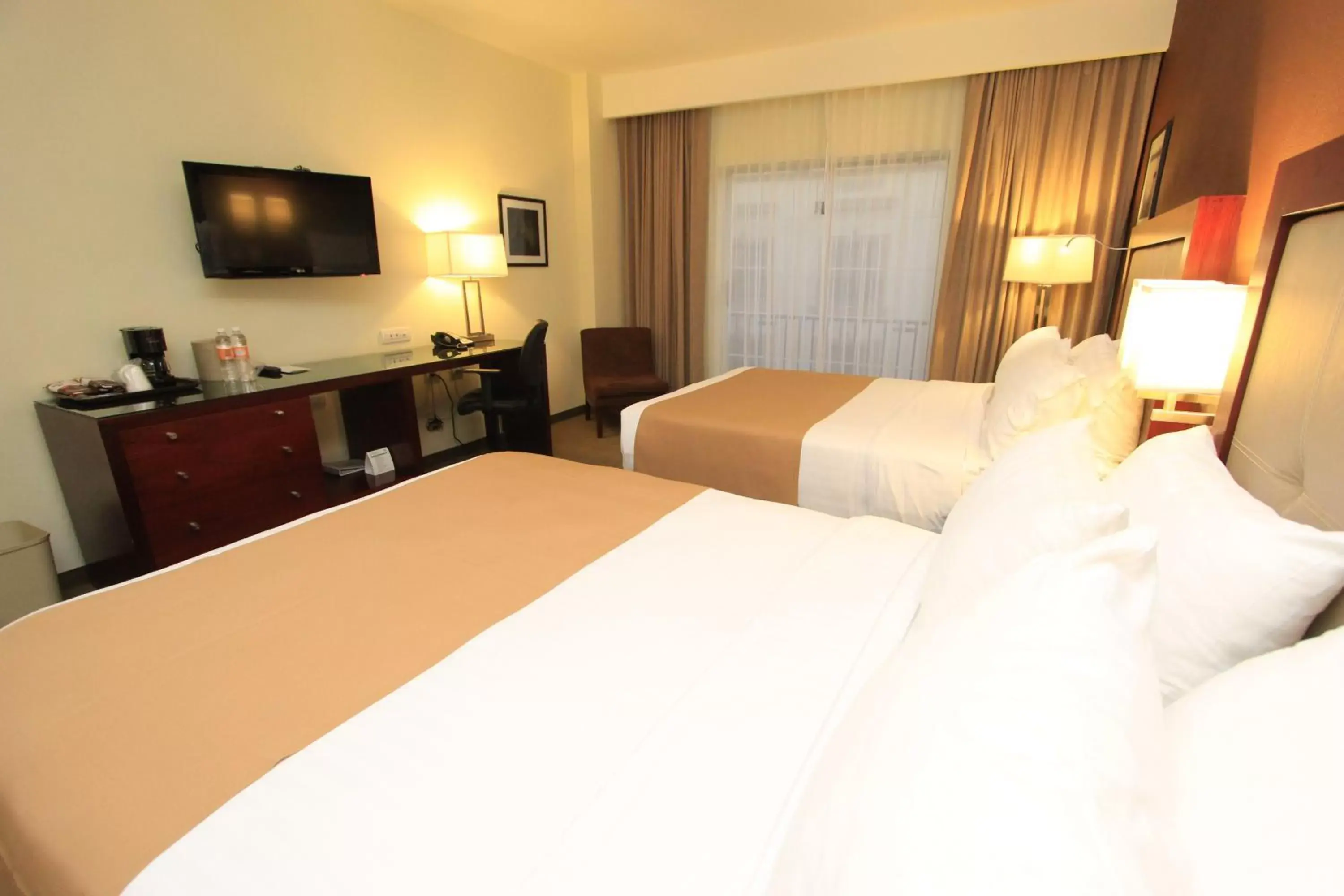 Photo of the whole room, Bed in Holiday Inn Leon, an IHG Hotel