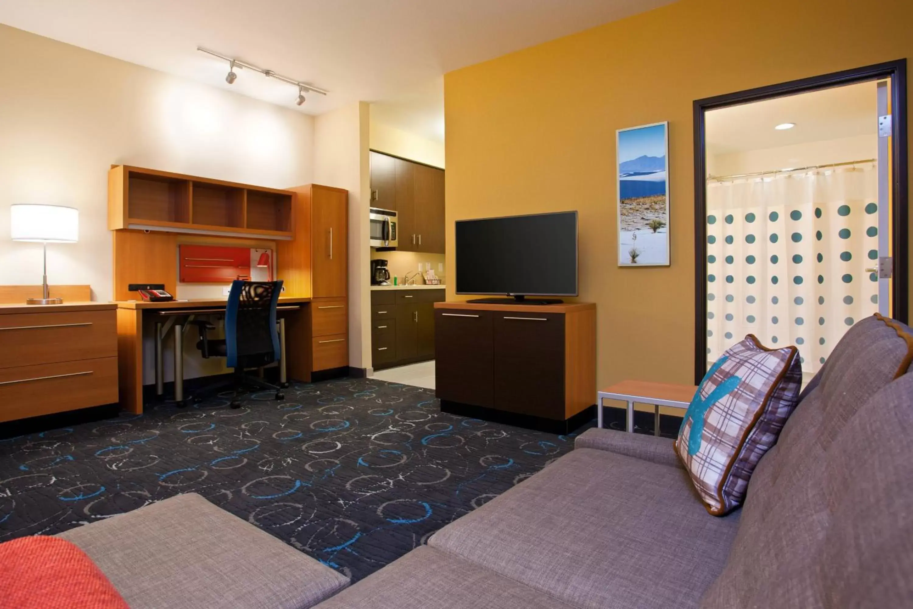 Living room, TV/Entertainment Center in TownePlace Suites by Marriott Carlsbad