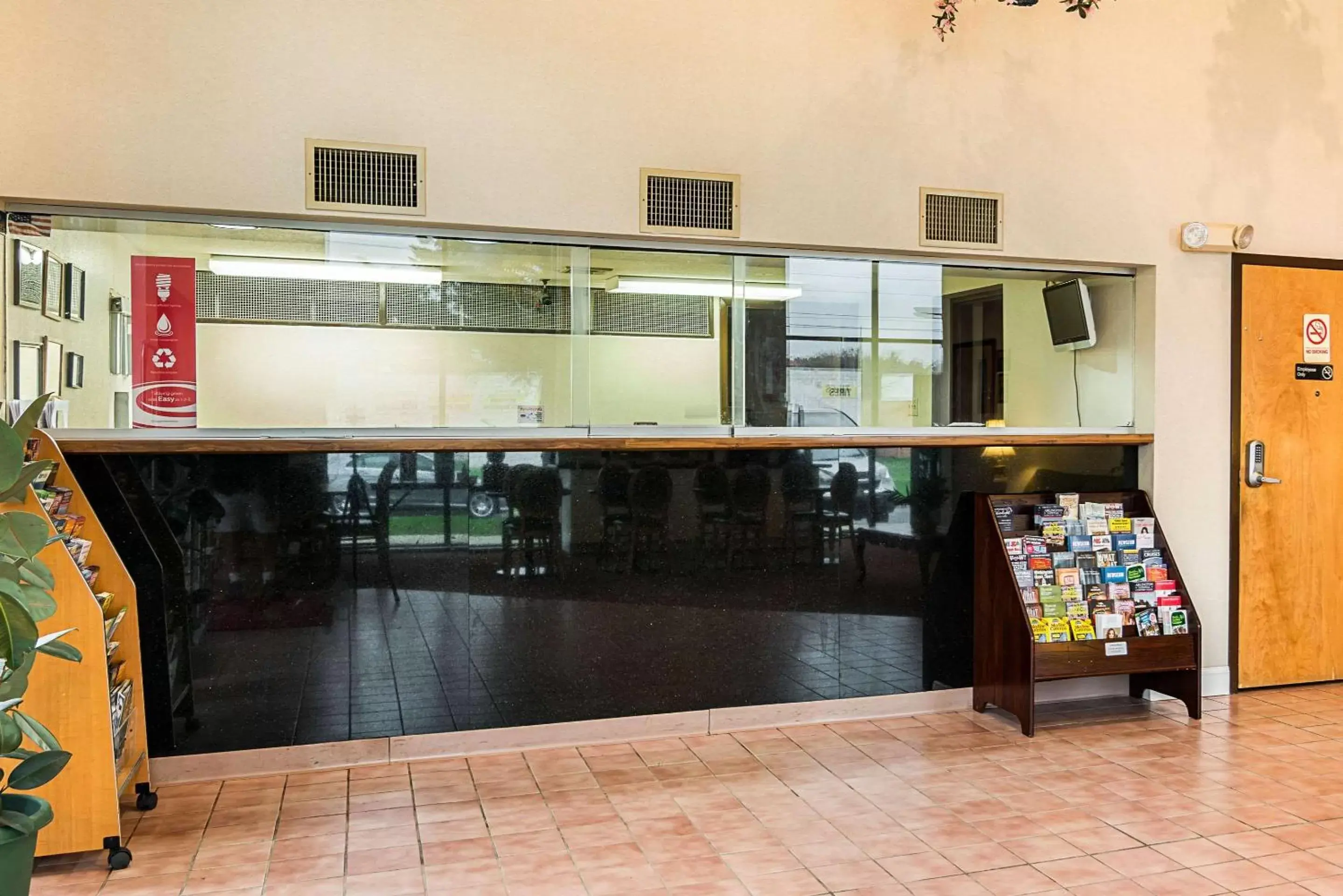 Lobby or reception in Econo Lodge Andrews AFB