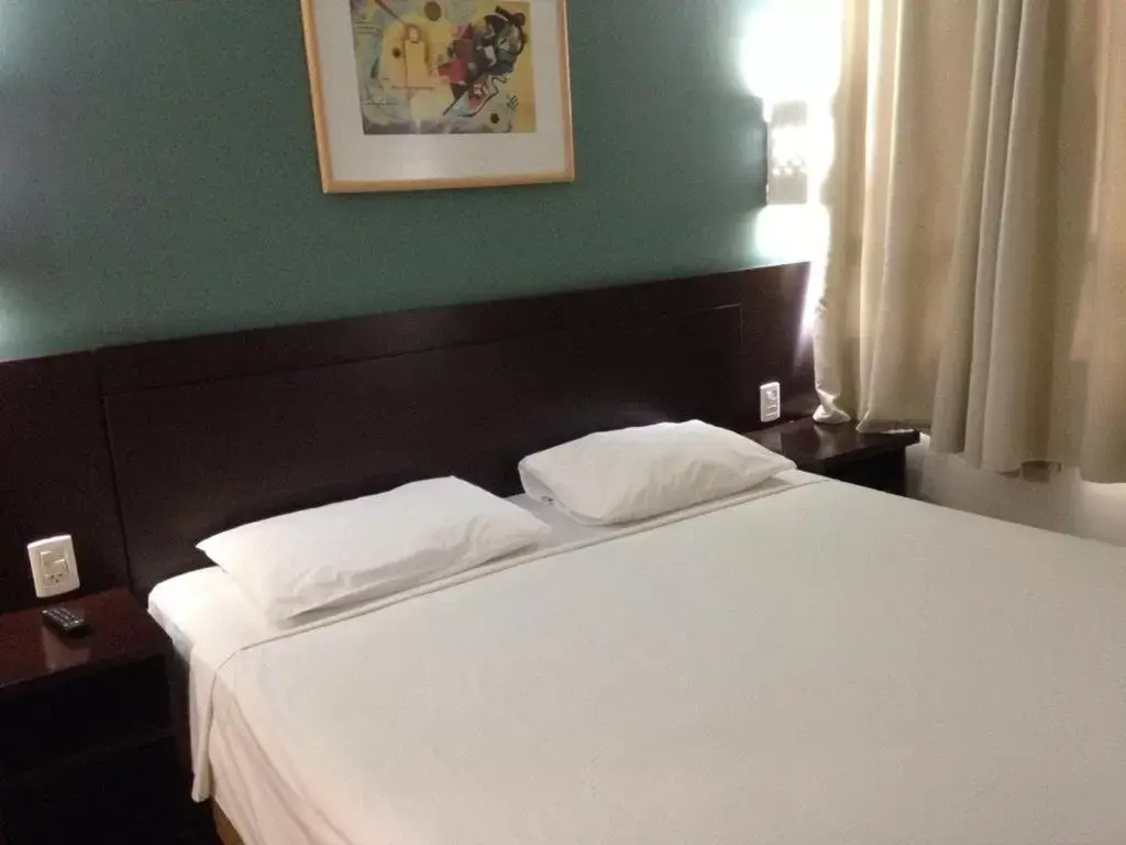 Bed in Coral Hotel - Próximo Av Carlos Gomes, PUCRS