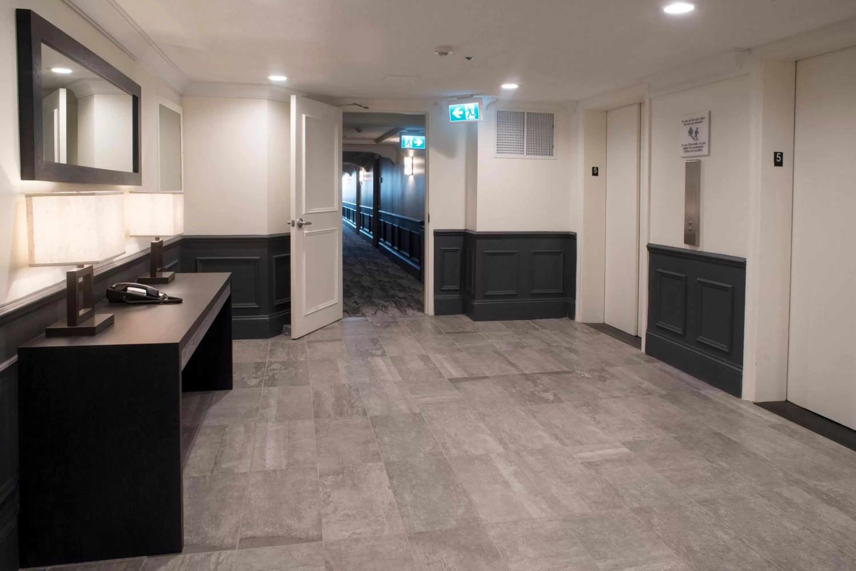 Lobby or reception in Crowne Plaza Fredericton Lord Beaverbrook by IHG