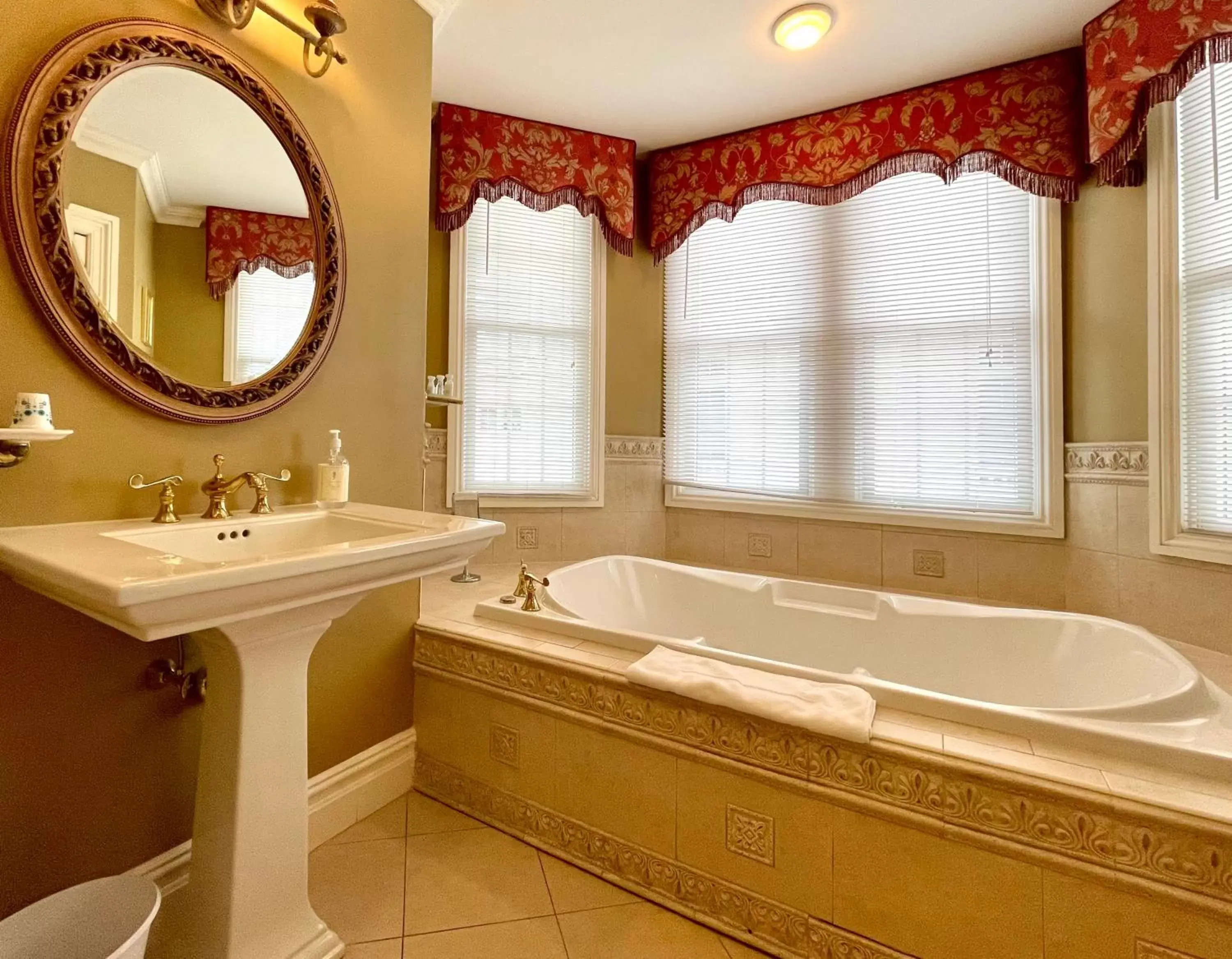 Bathroom in Atlantis Inn Hotel