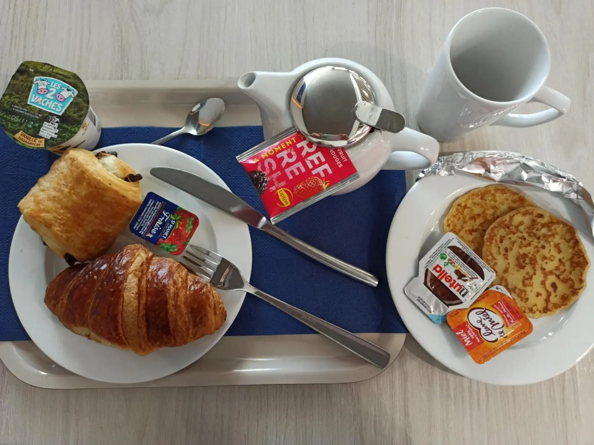 Breakfast in Holiday Inn Express Paris - Velizy