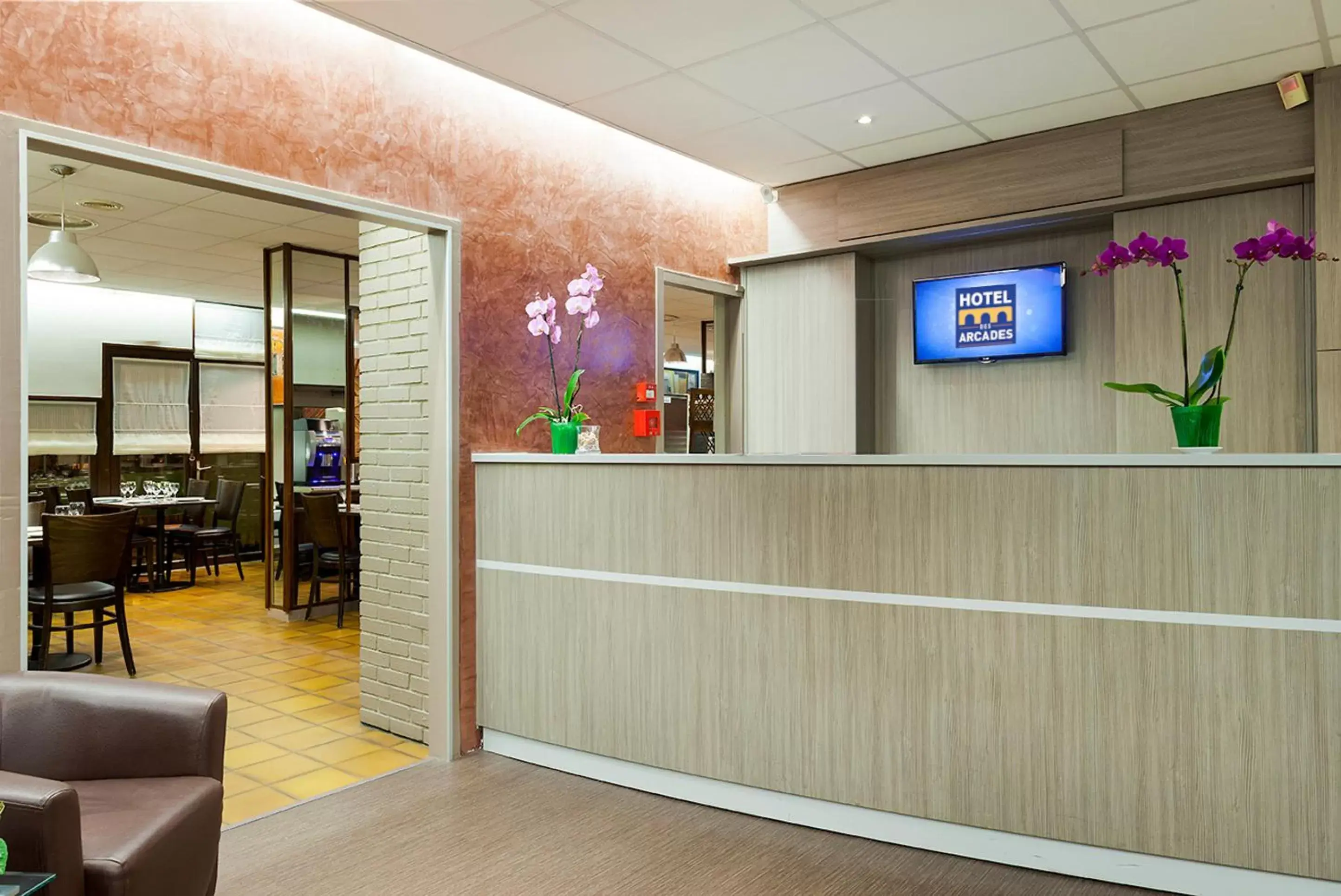 Lobby or reception in Hôtel des Arcades de Cachan - Grand Paris Sud Lobby or reception in Hôtel des Arcades de Cachan - Grand Paris Sud