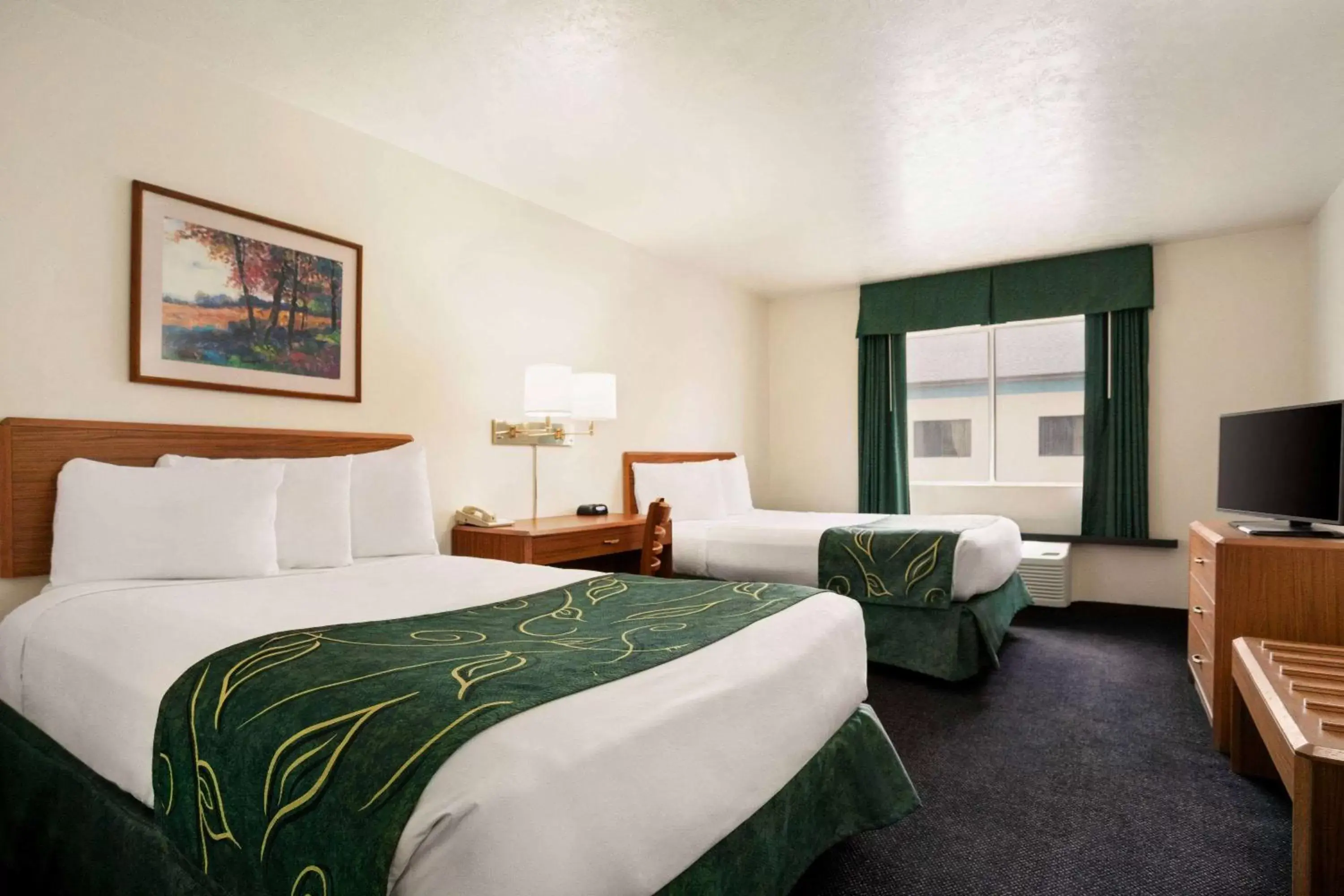 Photo of the whole room, Bed in Travelodge by Wyndham Green River WY