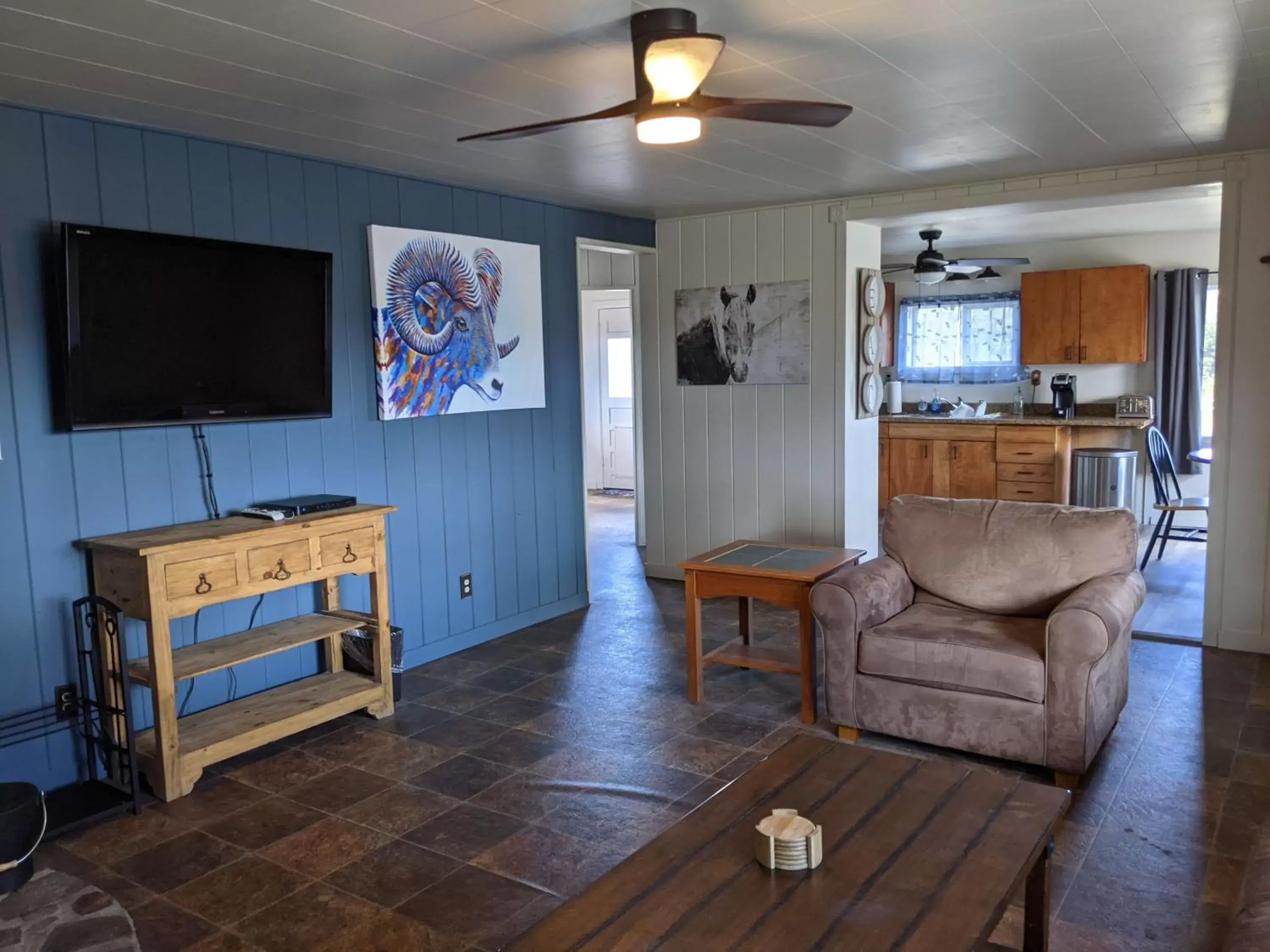 TV/Entertainment Center in Slackwater Inn