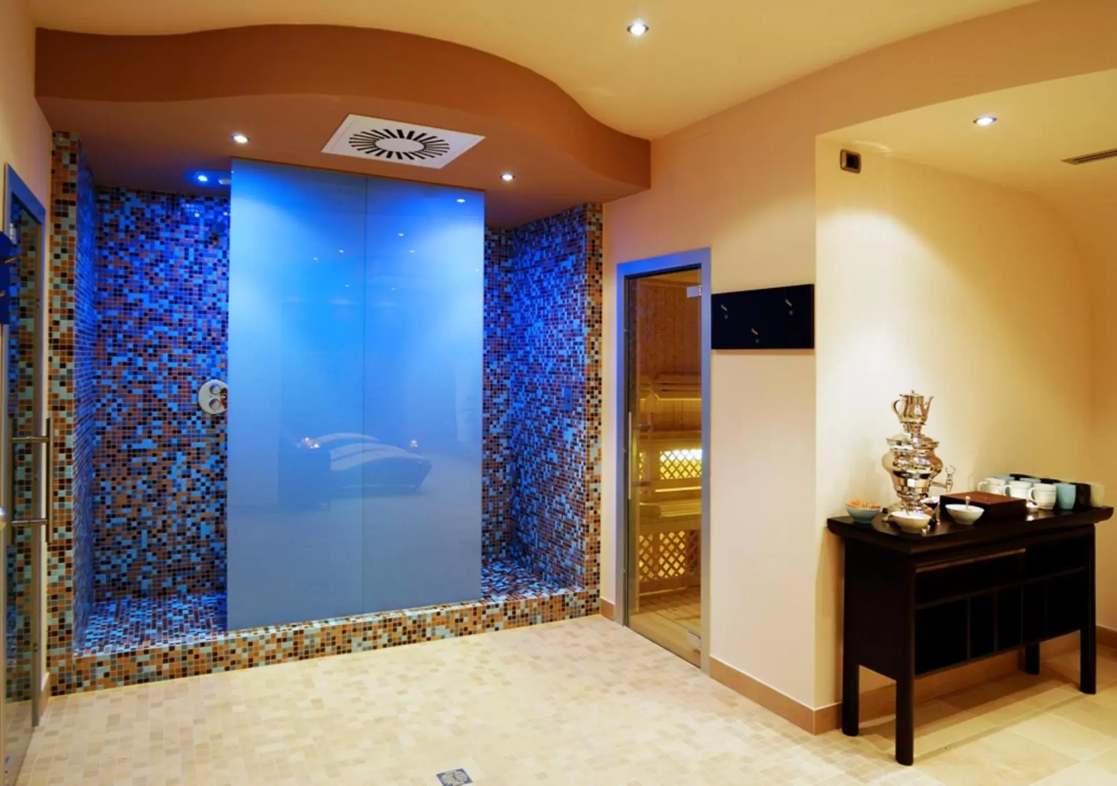 Spa and wellness centre/facilities, Bathroom in Hotel Leopardi