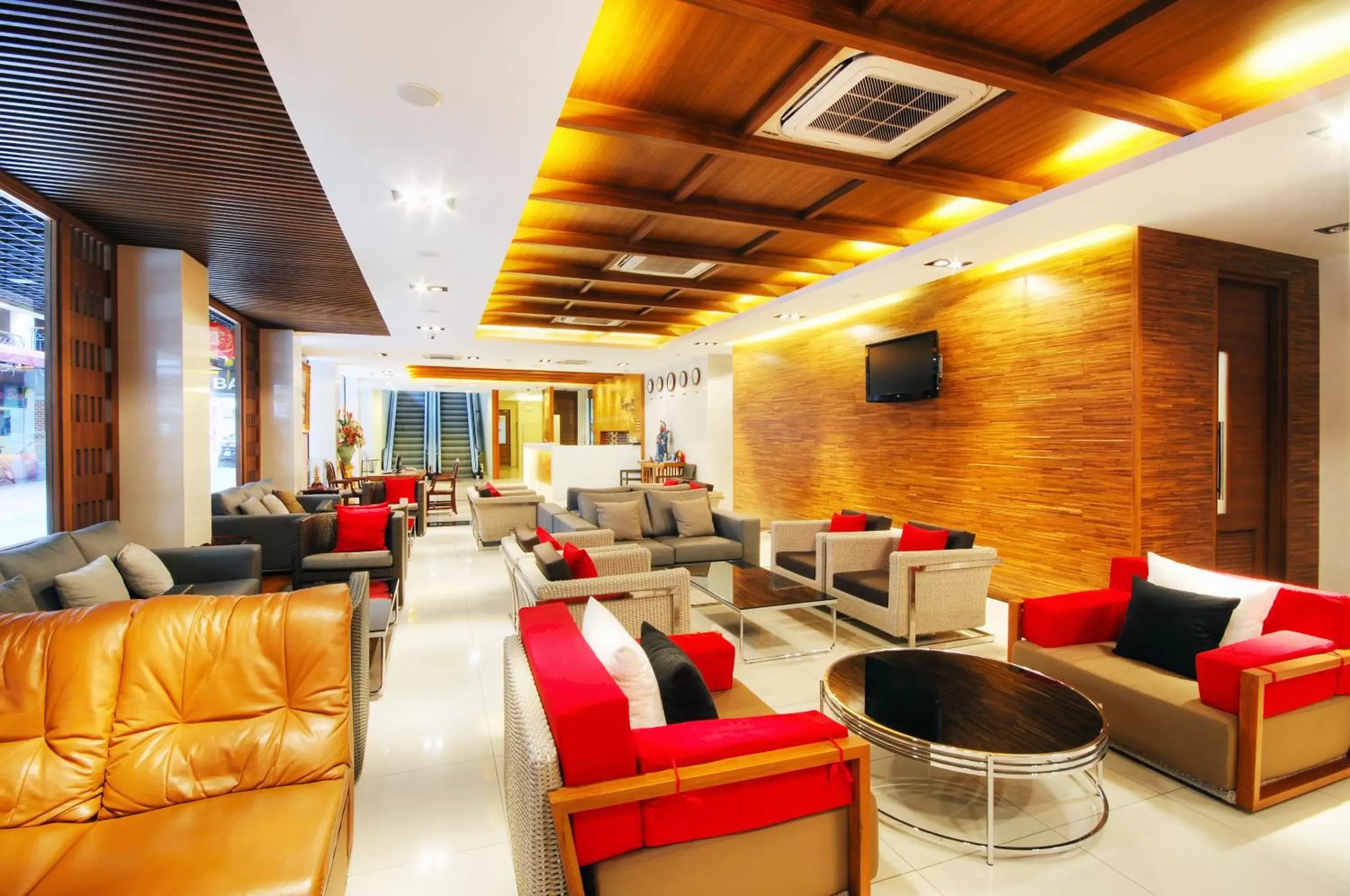 Lobby or reception, Lounge/Bar in Baywalk Residence Pattaya