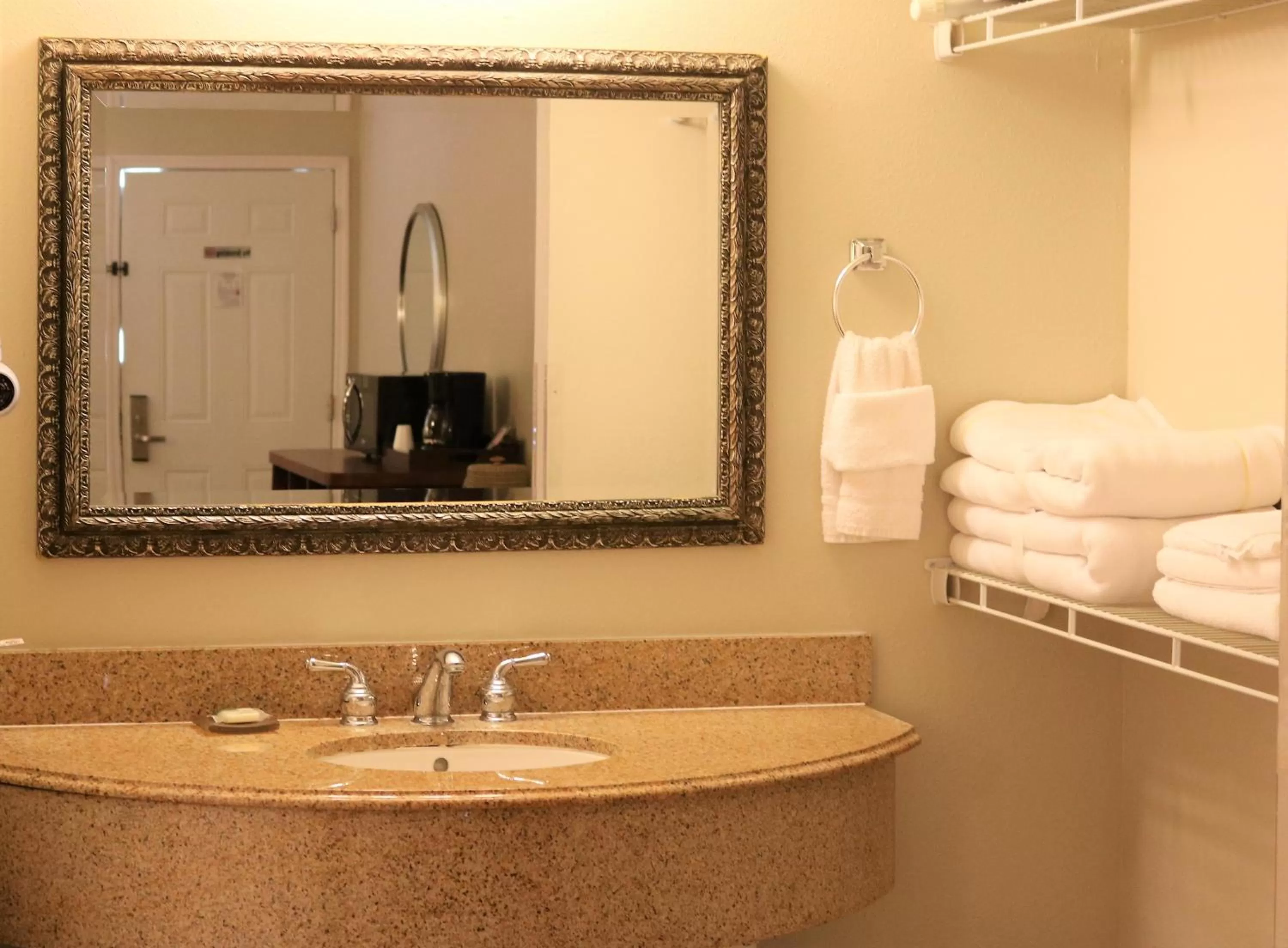 Toilet, Bathroom in Monte Carlo Inn- Near Disney