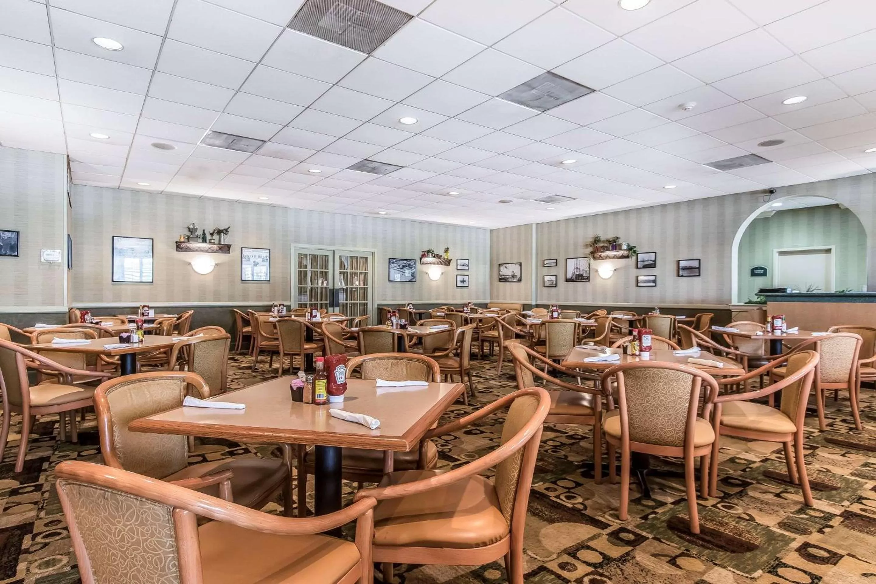 Restaurant/places to eat in Clarion Inn Morgan City