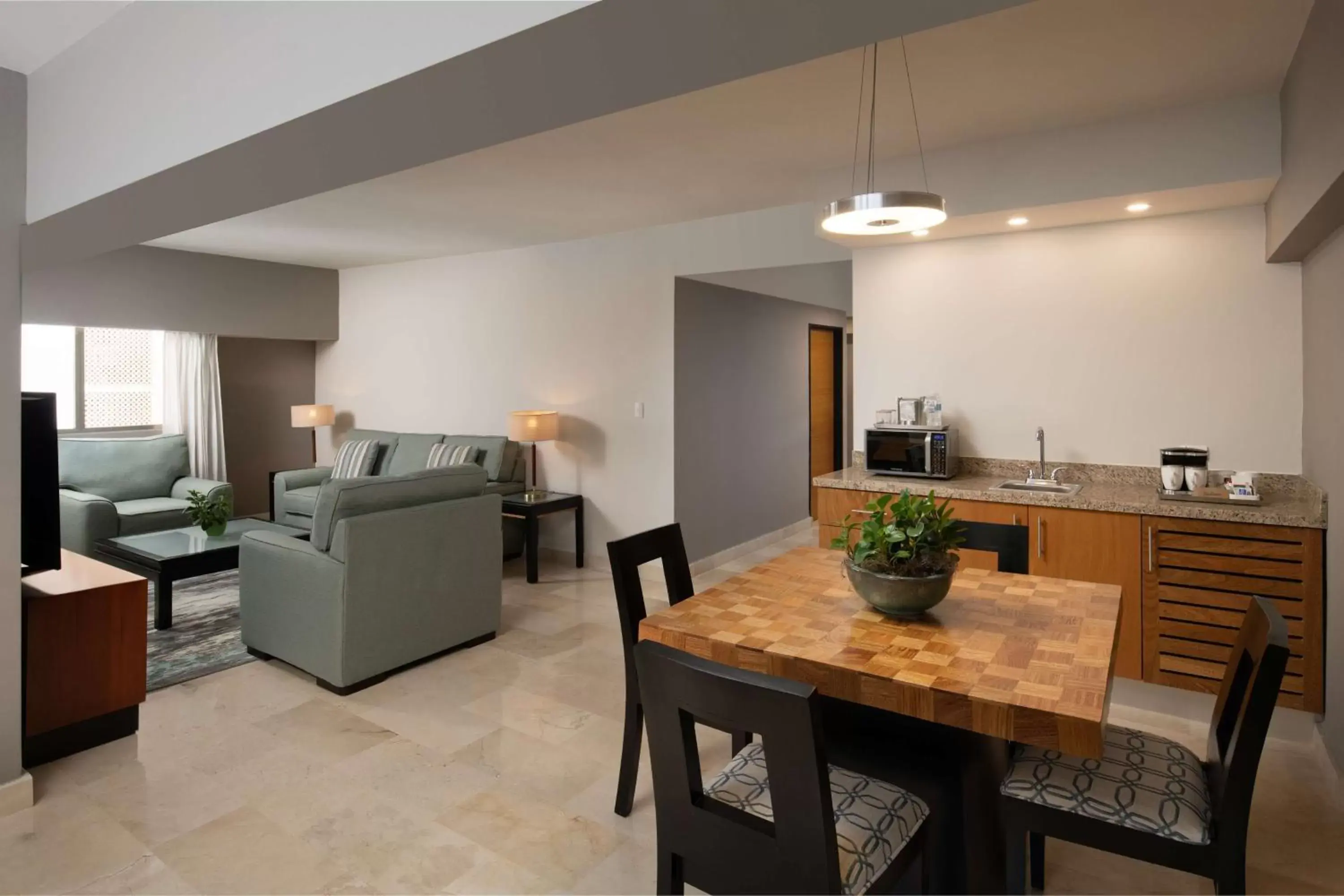 Photo of the whole room, Kitchen/Kitchenette in Radisson Hotel Santo Domingo