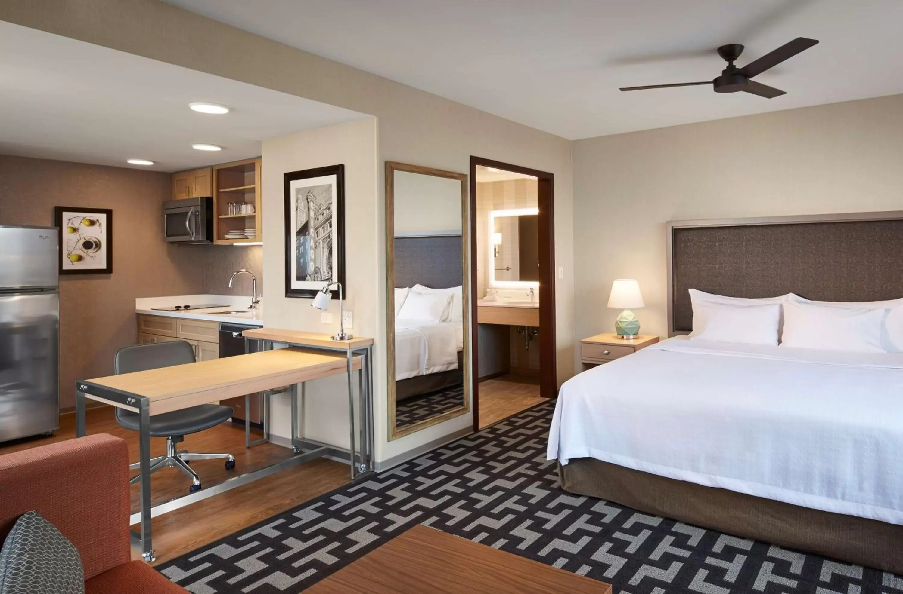 Kitchen or kitchenette, Bed in Homewood Suites by Hilton Chicago Downtown West Loop