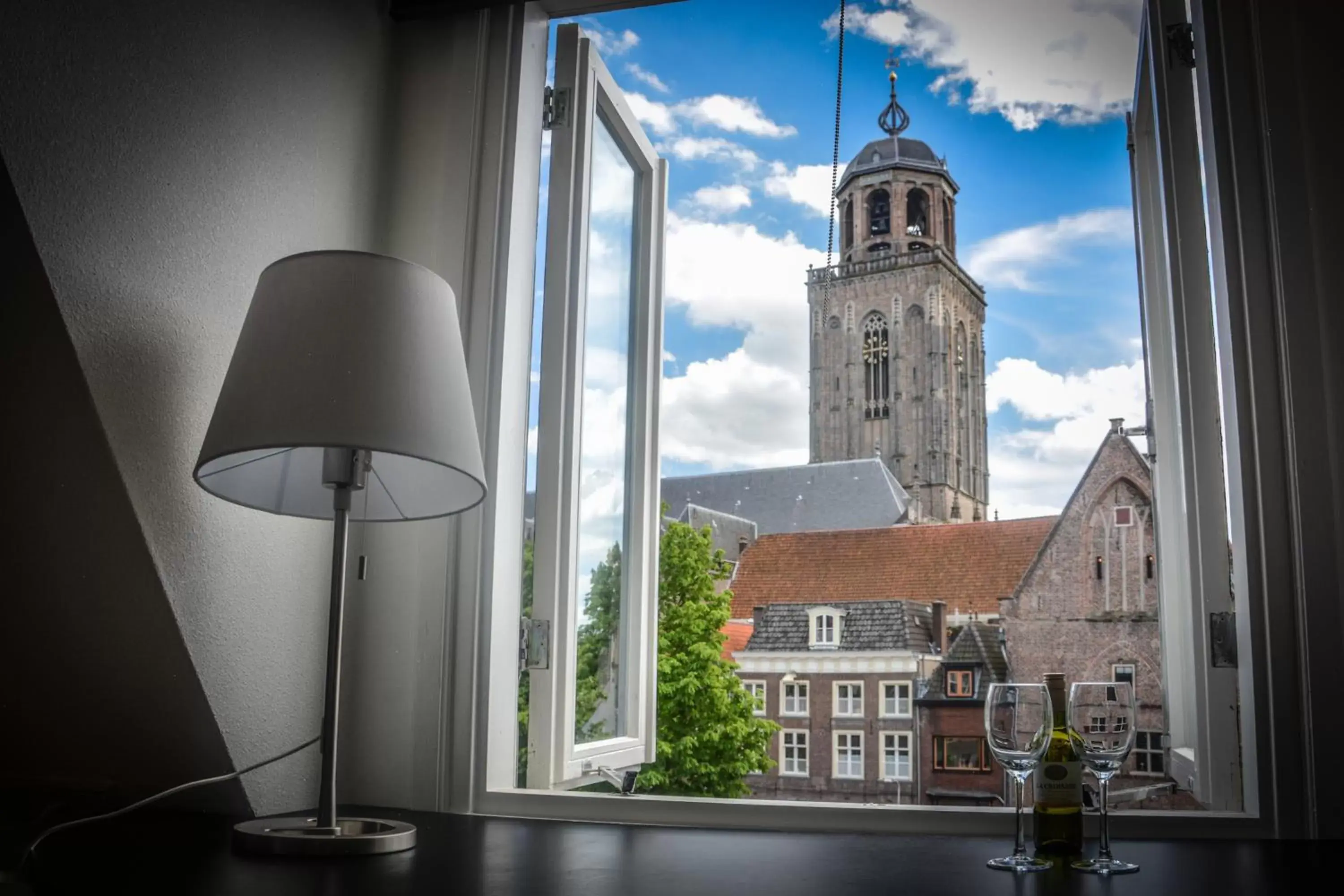 City view in Hotel de Vischpoorte, hartje Deventer en aan de IJssel