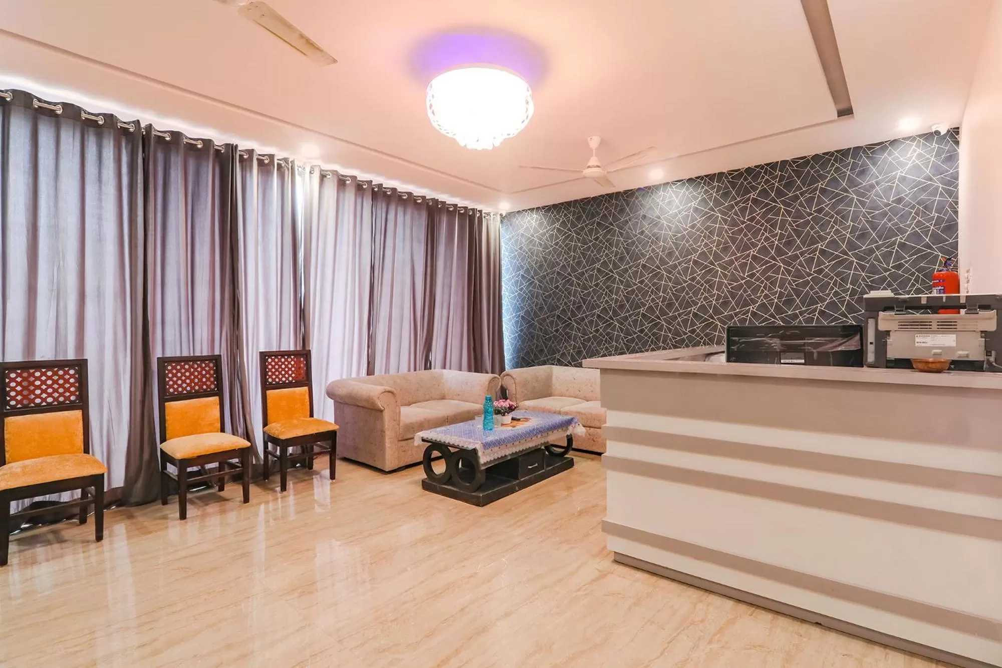 Lobby or reception, Seating Area in FabHotel Silver Stone Inn