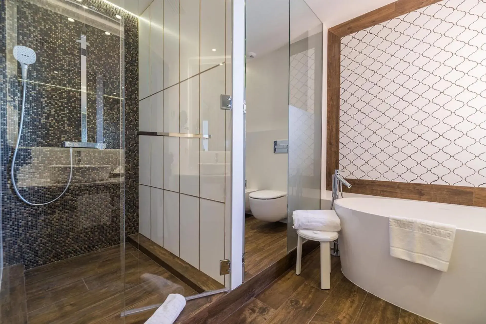 Shower, Bathroom in Hotel Santa Marta