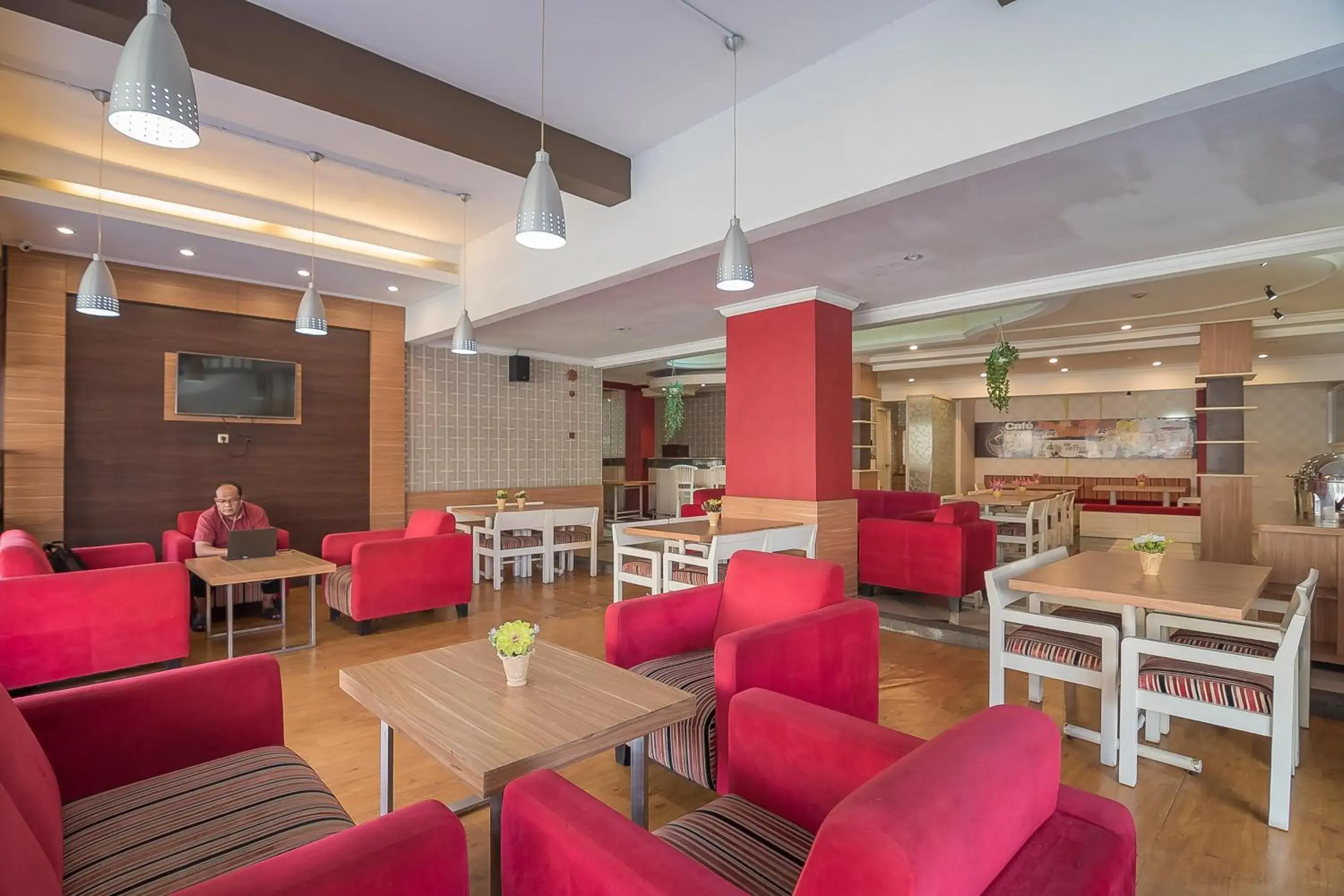 Restaurant/places to eat, Lounge/Bar in RedDoorz near Setrasari Mall 2