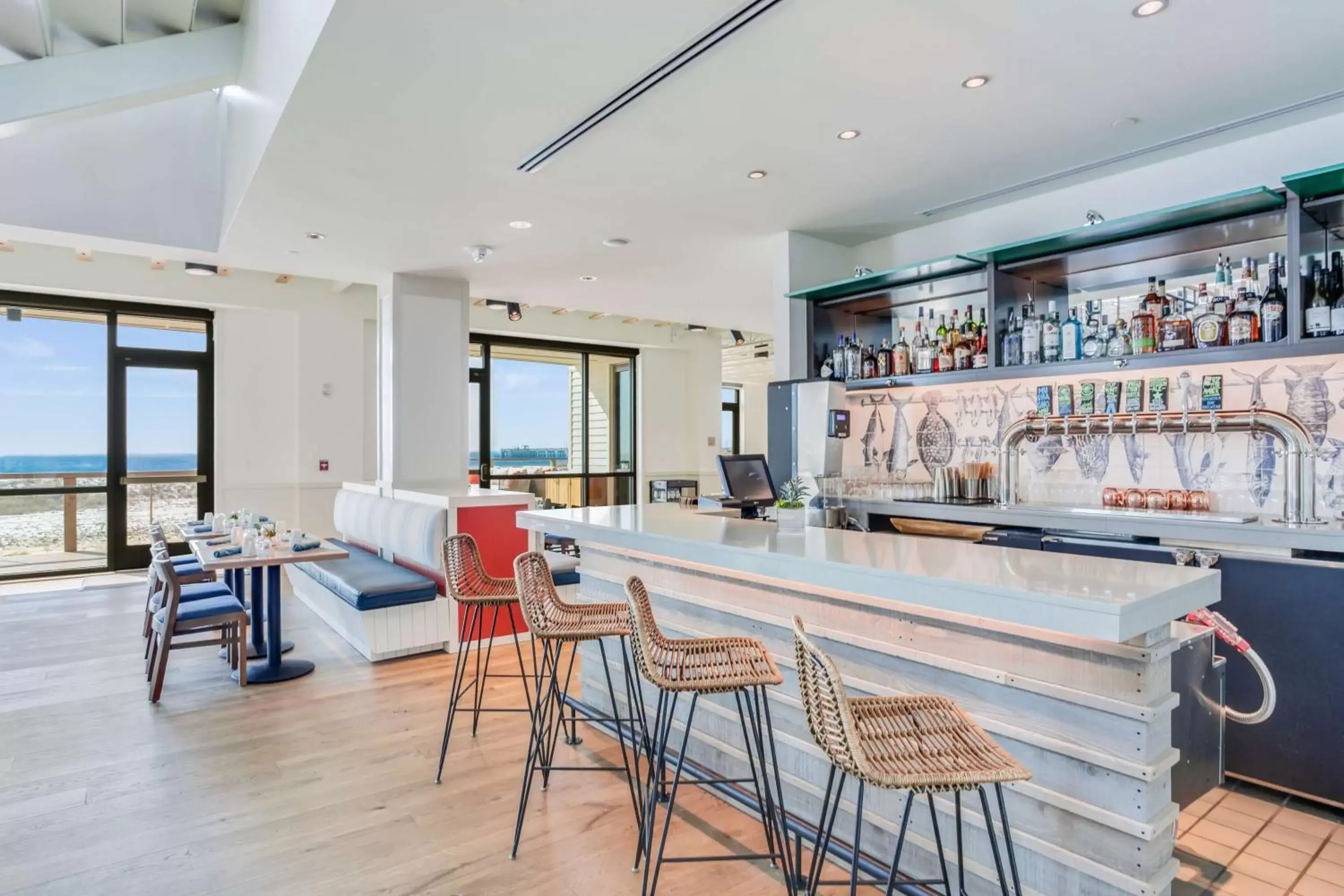 Lounge or bar, Lounge/Bar in The Lodge at Gulf State Park, A Hilton Hotel