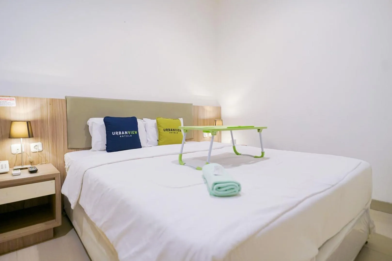 Bedroom, Bed in Urbanview Hotel Bes Mangga Besar by RedDoorz