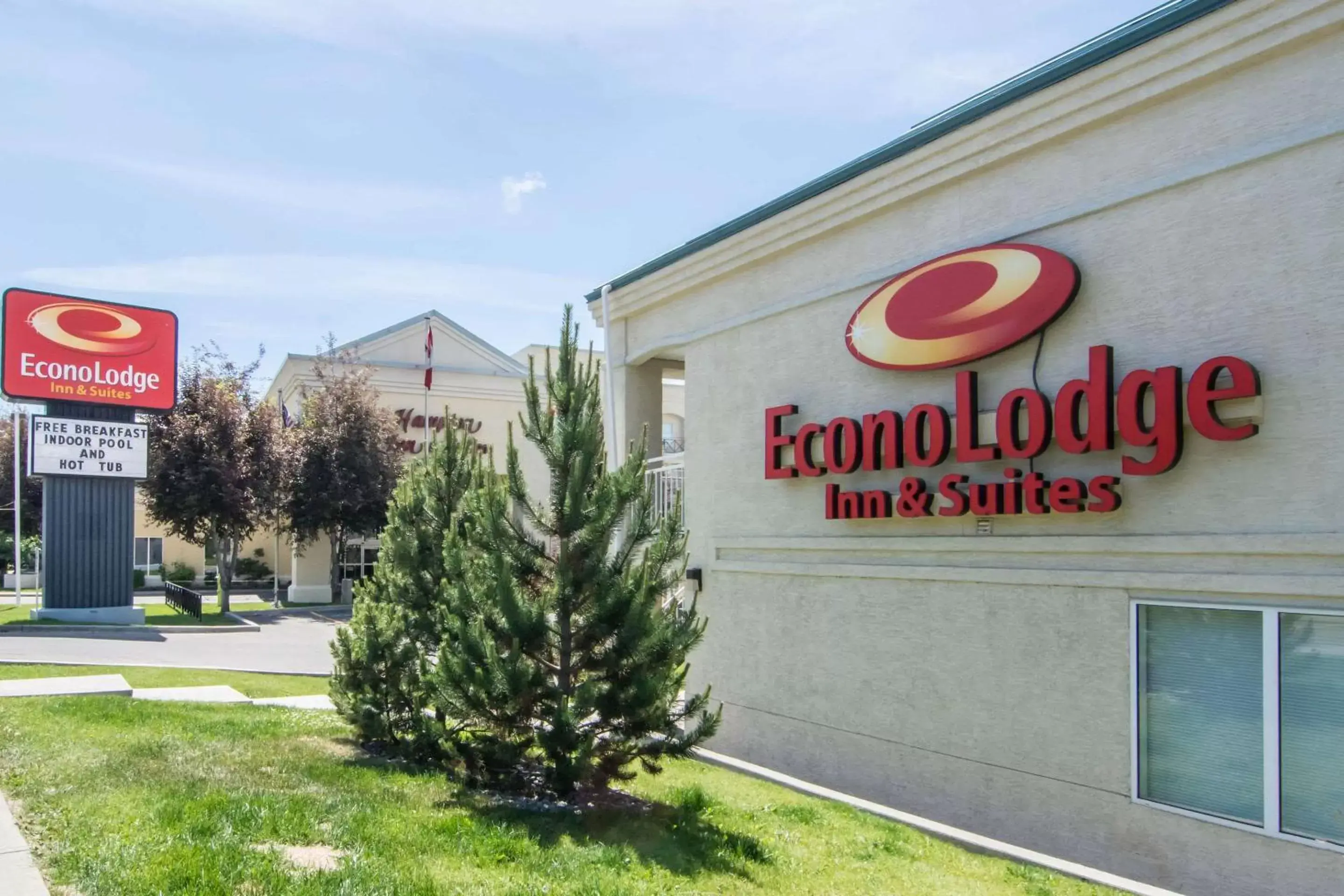 Property building, Property Logo/Sign in Econo Lodge Inn & Suites University