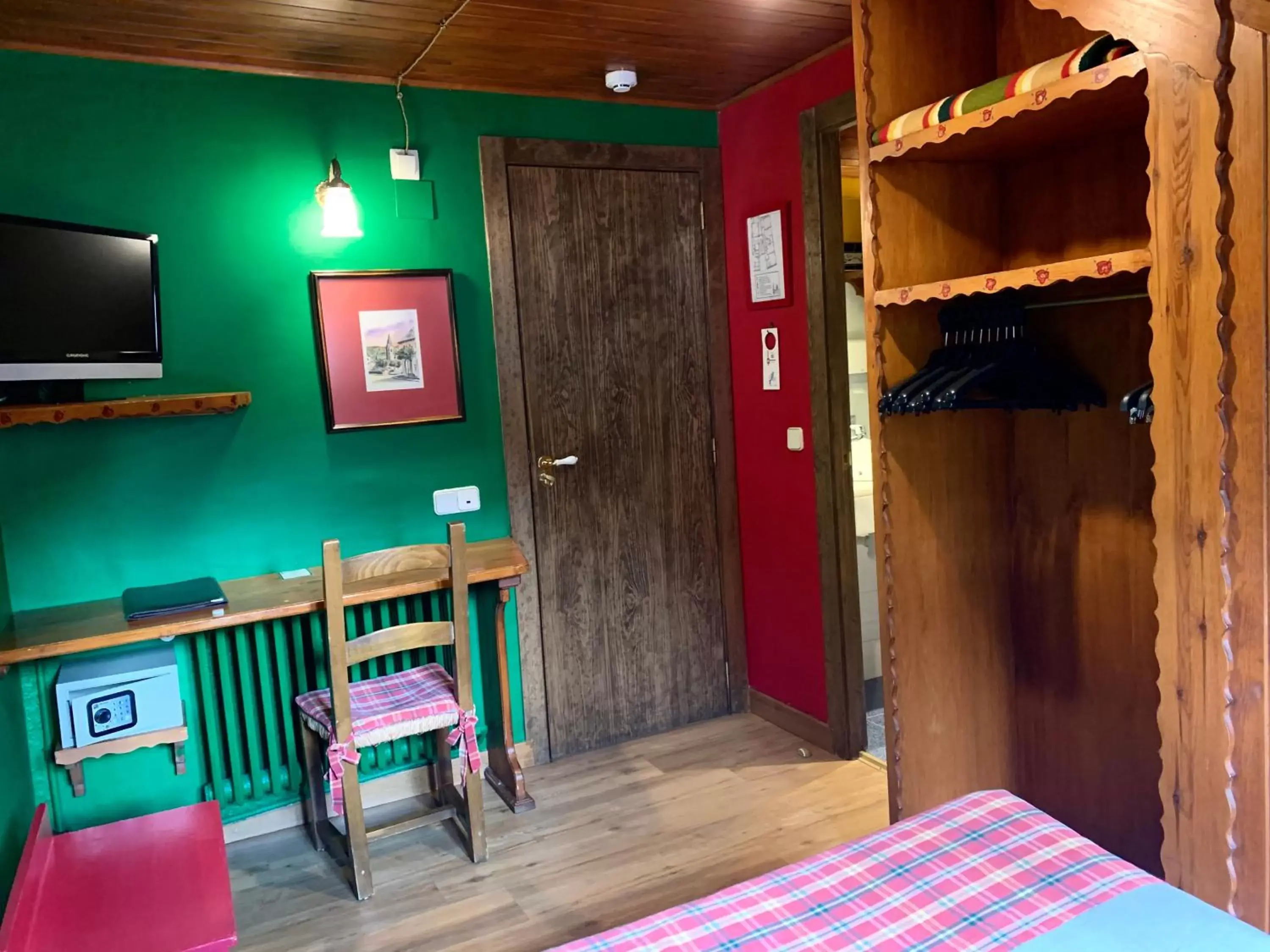 Seating area, TV/Entertainment Center in Hotel Aran La Abuela