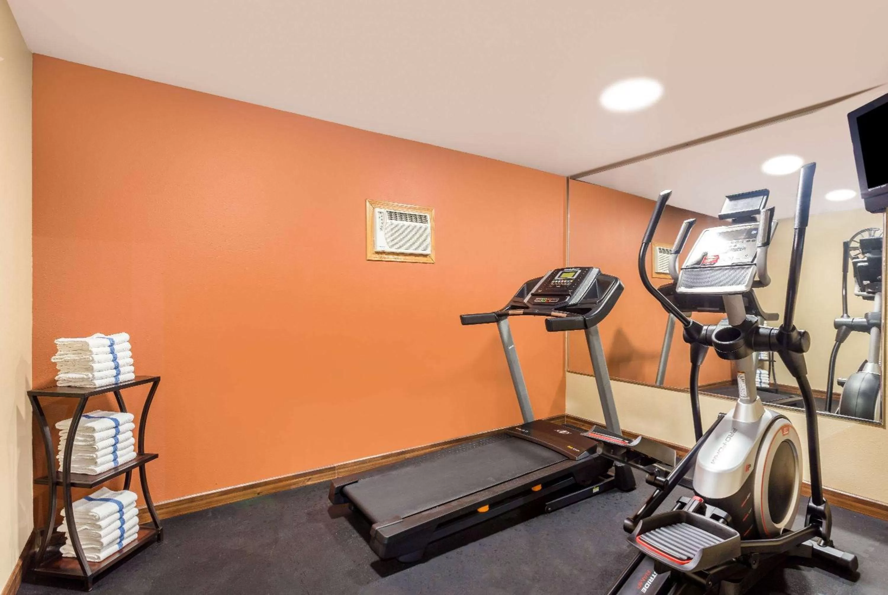 Fitness centre/facilities in AmericInn by Wyndham Boscobel
