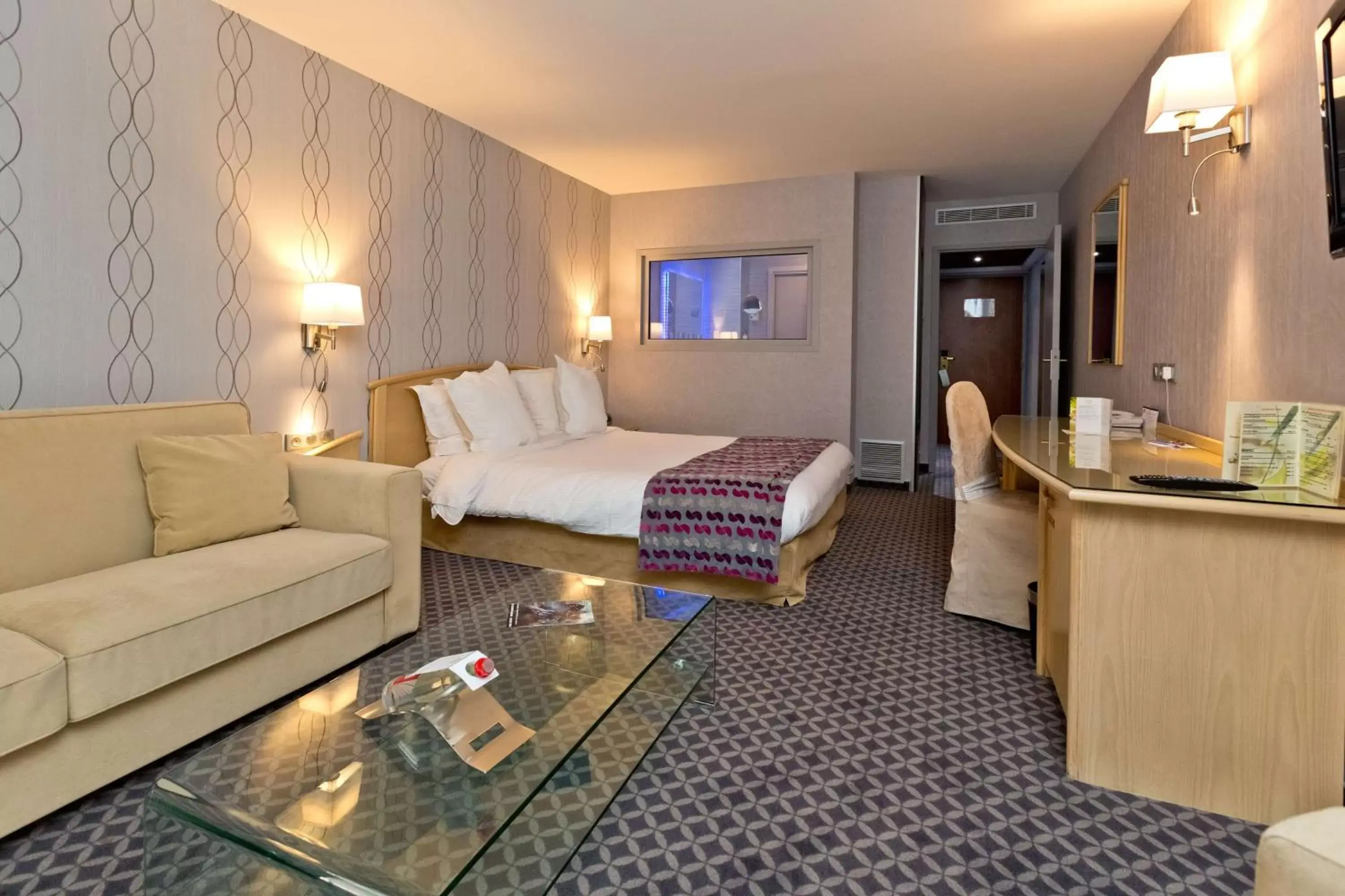 Photo of the whole room in Best Western Plus La Fayette Hotel et SPA